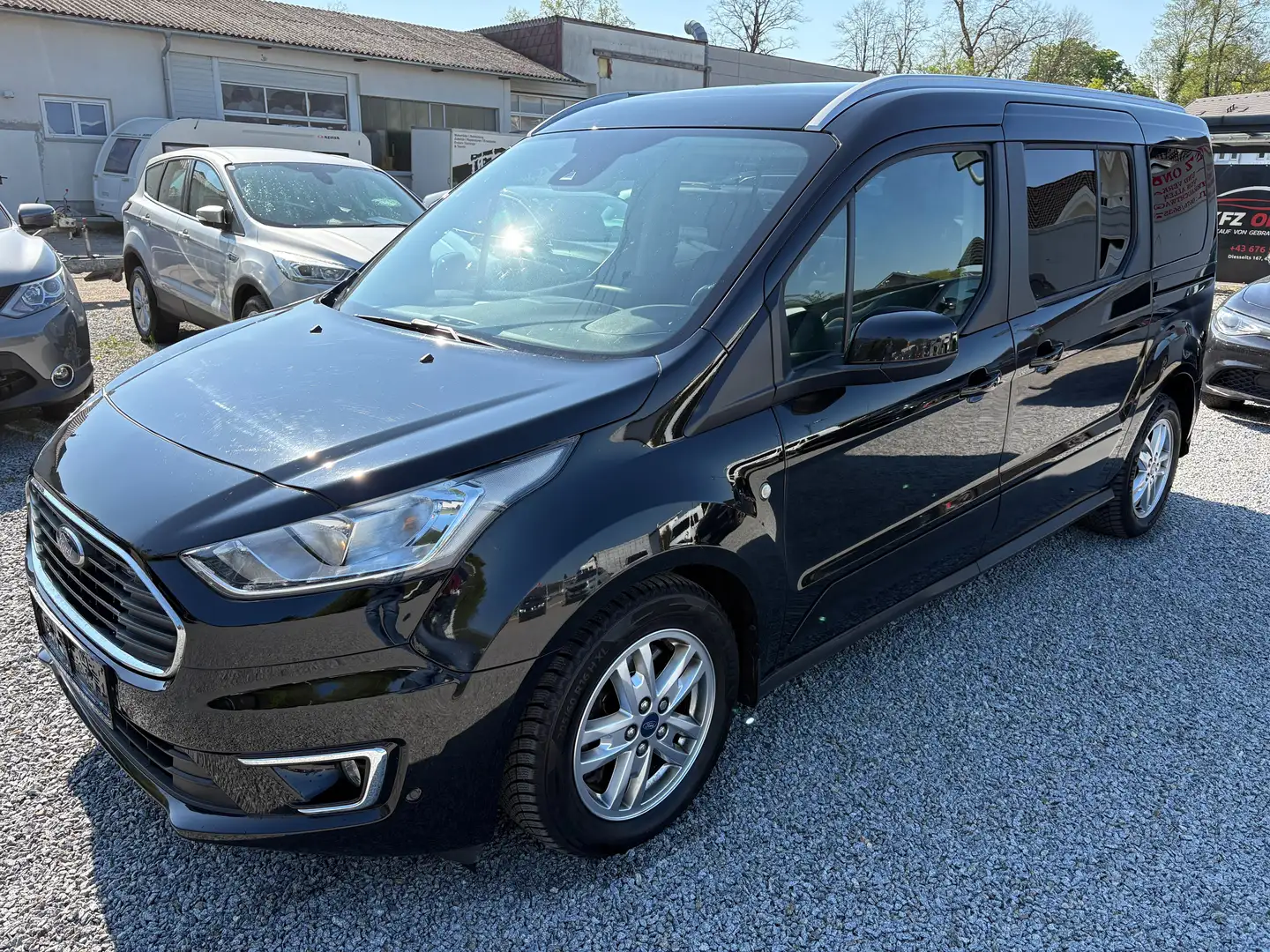 Ford Grand Tourneo Grand Tourneo 1.5TDCI*TITANIUM*AHK*RFK*TOP ZUSTAND Schwarz - 2