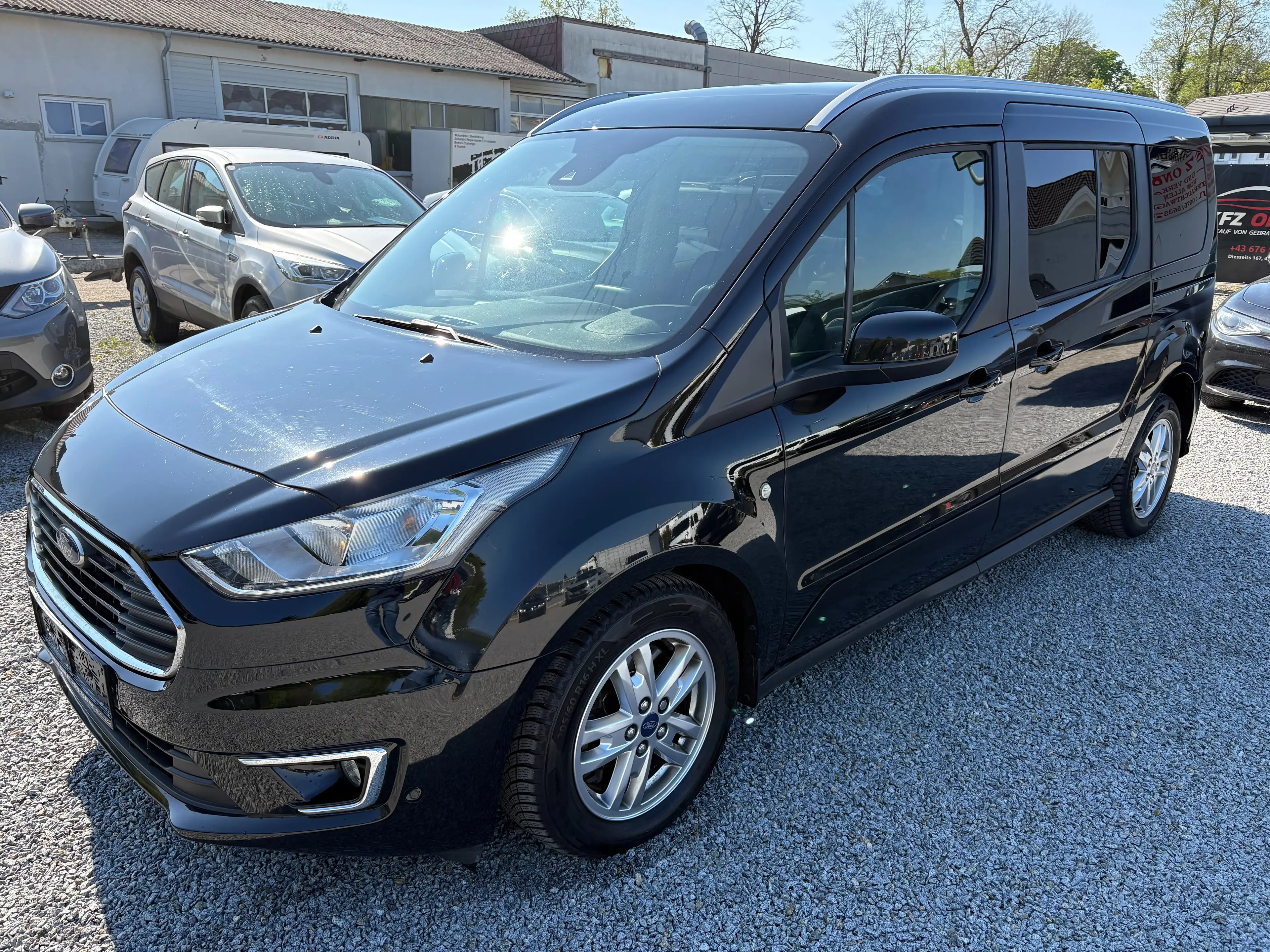Ford Grand Tourneo Grand Tourneo 1.5TDCI*TITANIUM*AHK*RFK*TOP ZUSTAND — photo 2