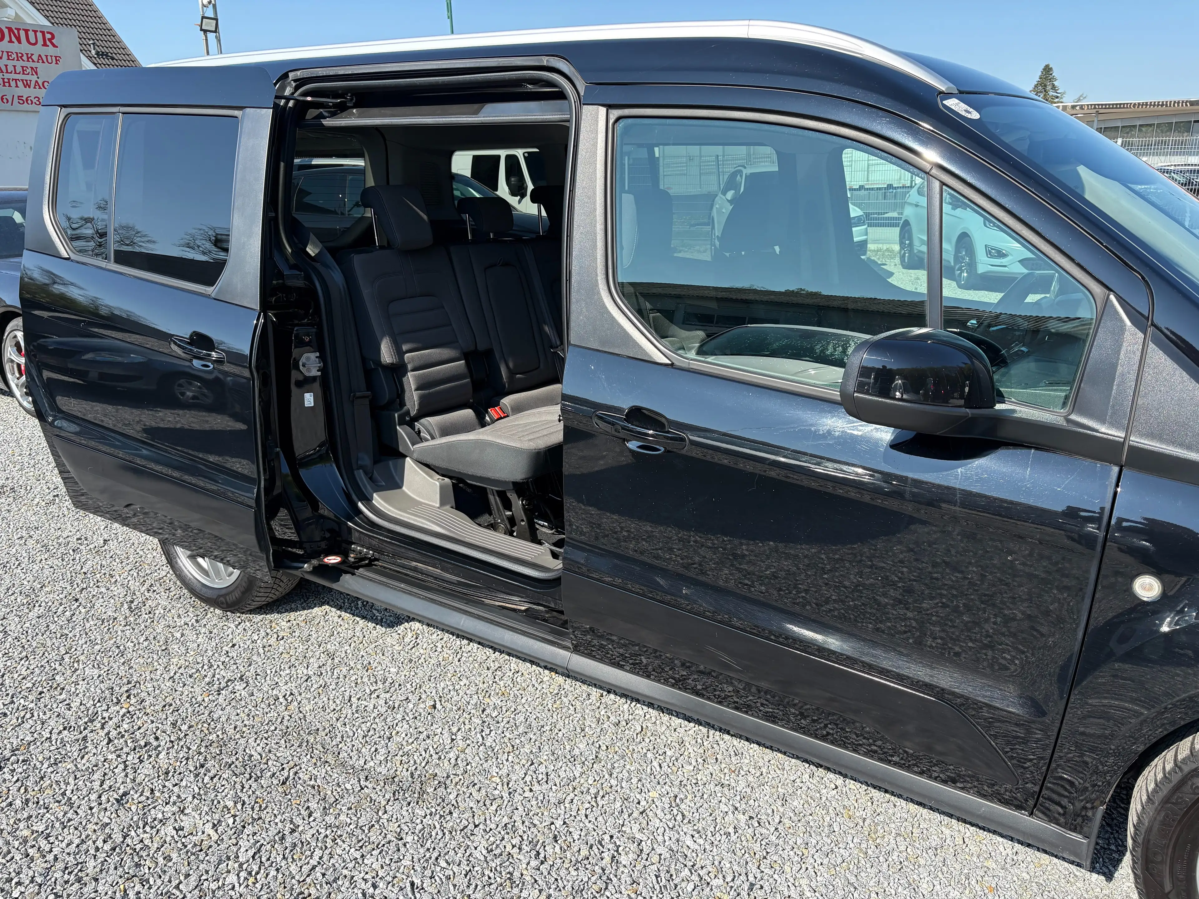 Ford Grand Tourneo Grand Tourneo 1.5TDCI*TITANIUM*AHK*RFK*TOP ZUSTAND — photo 12
