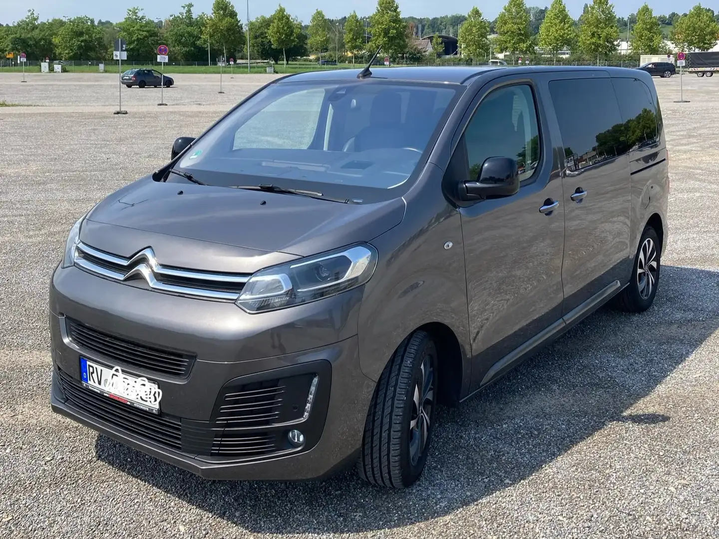 Citroen Spacetourer Familienfahrzeug mit Platz für Gepäck. Grau - 1