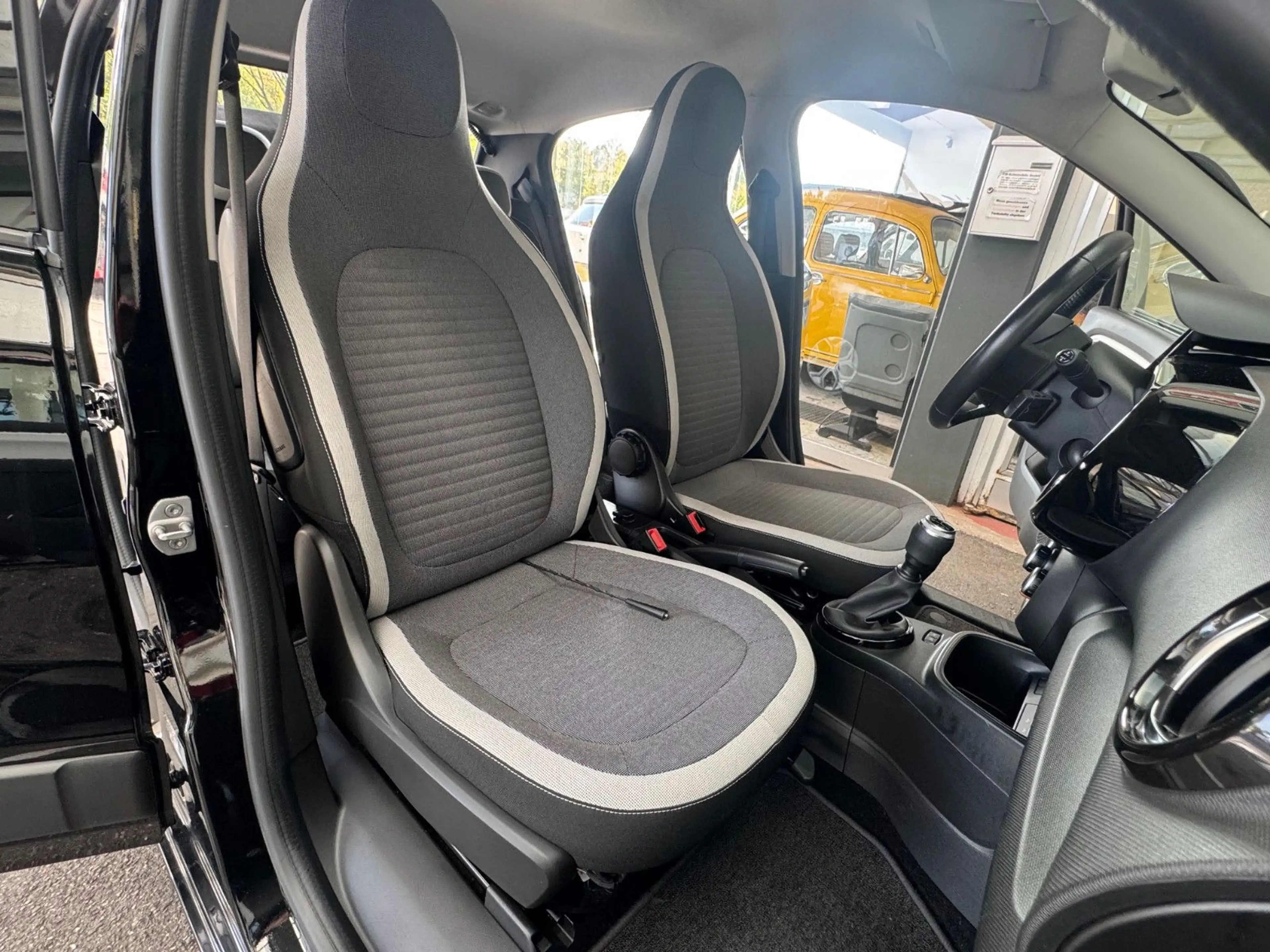 Renault Twingo 1,0 SCe Limited Klima Navivob.+ M+S Räder — photo 11