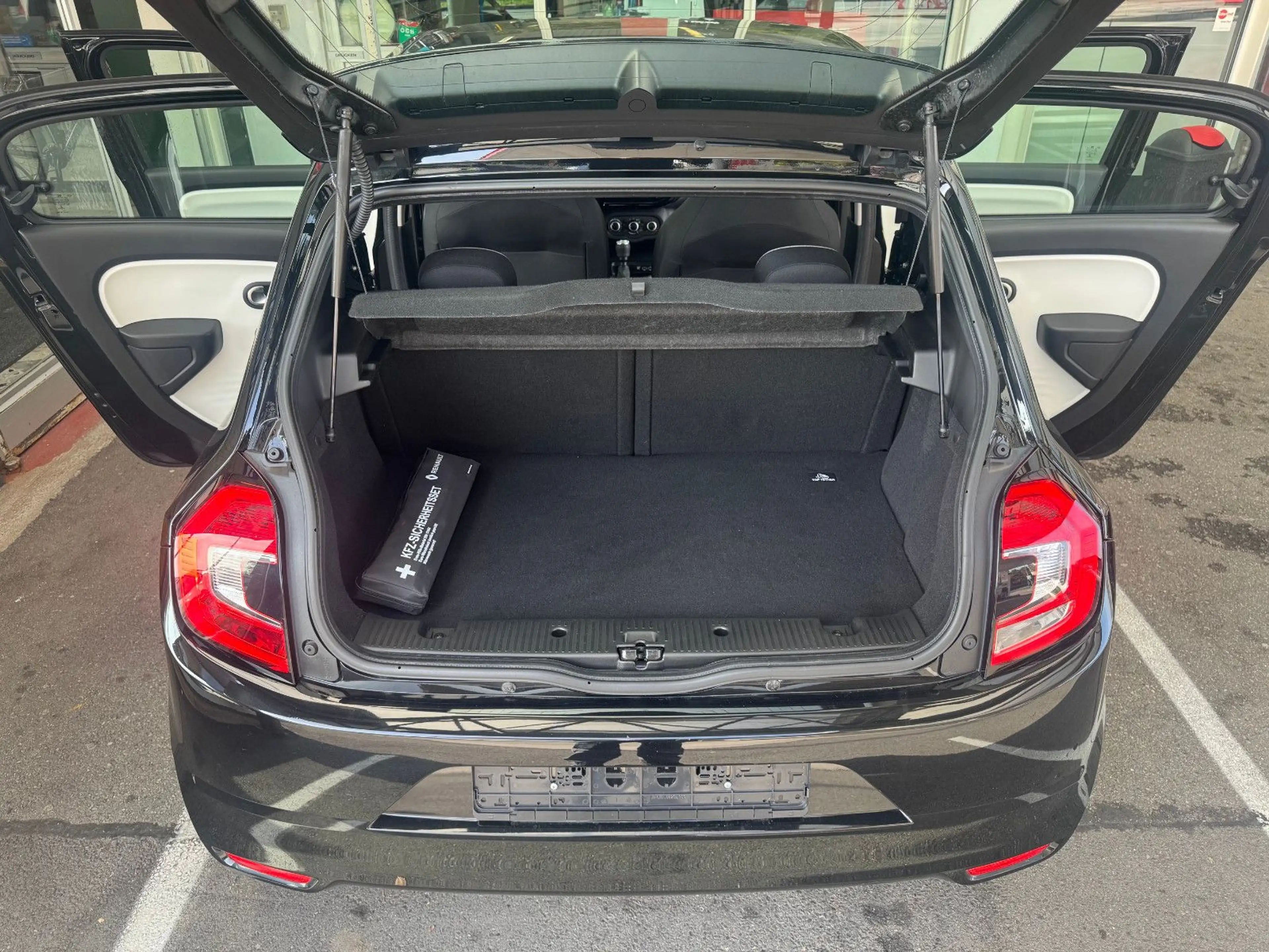 Renault Twingo 1,0 SCe Limited Klima Navivob.+ M+S Räder — photo 15