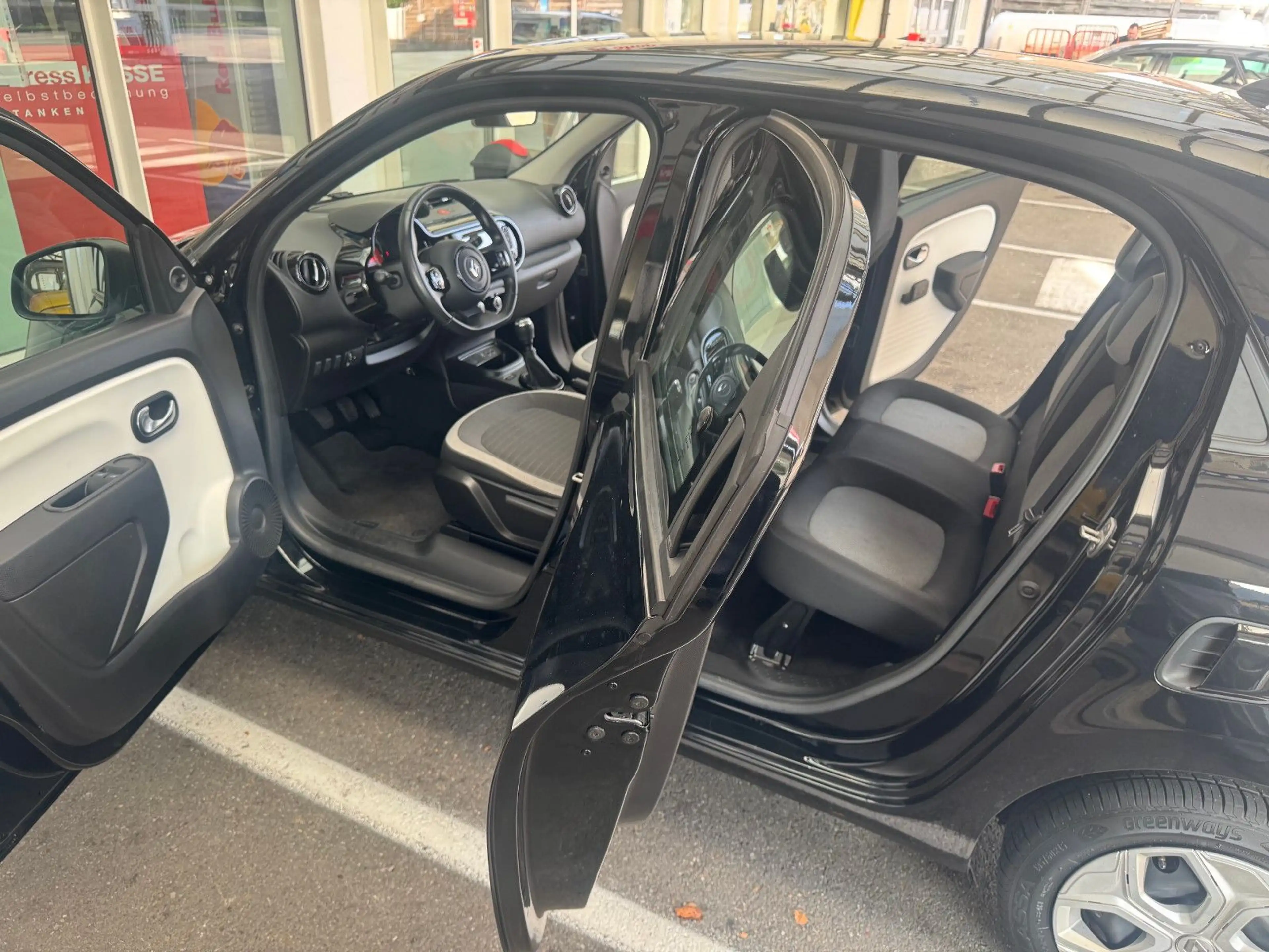 Renault Twingo 1,0 SCe Limited Klima Navivob.+ M+S Räder — photo 6