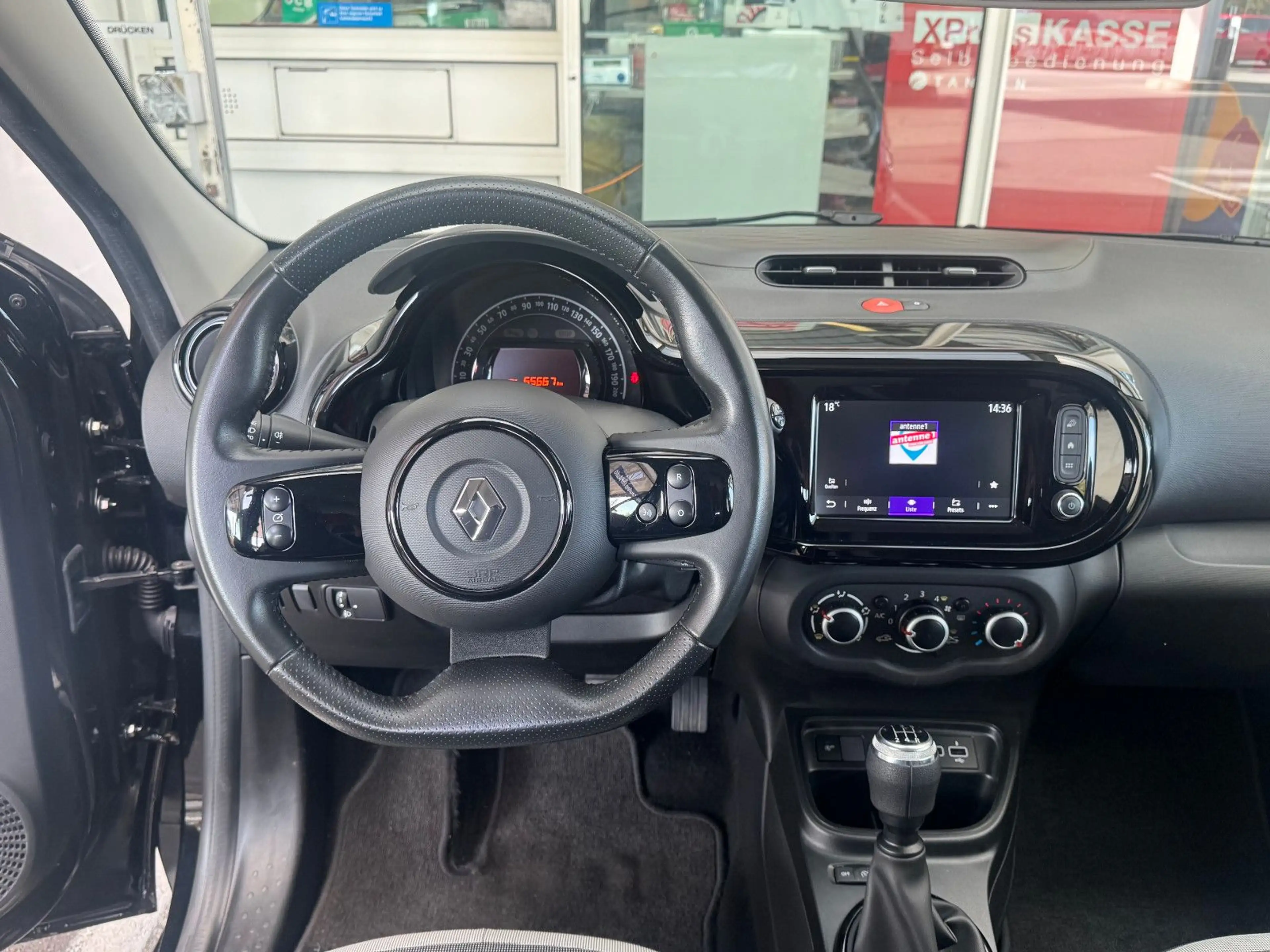 Renault Twingo 1,0 SCe Limited Klima Navivob.+ M+S Räder — photo 8