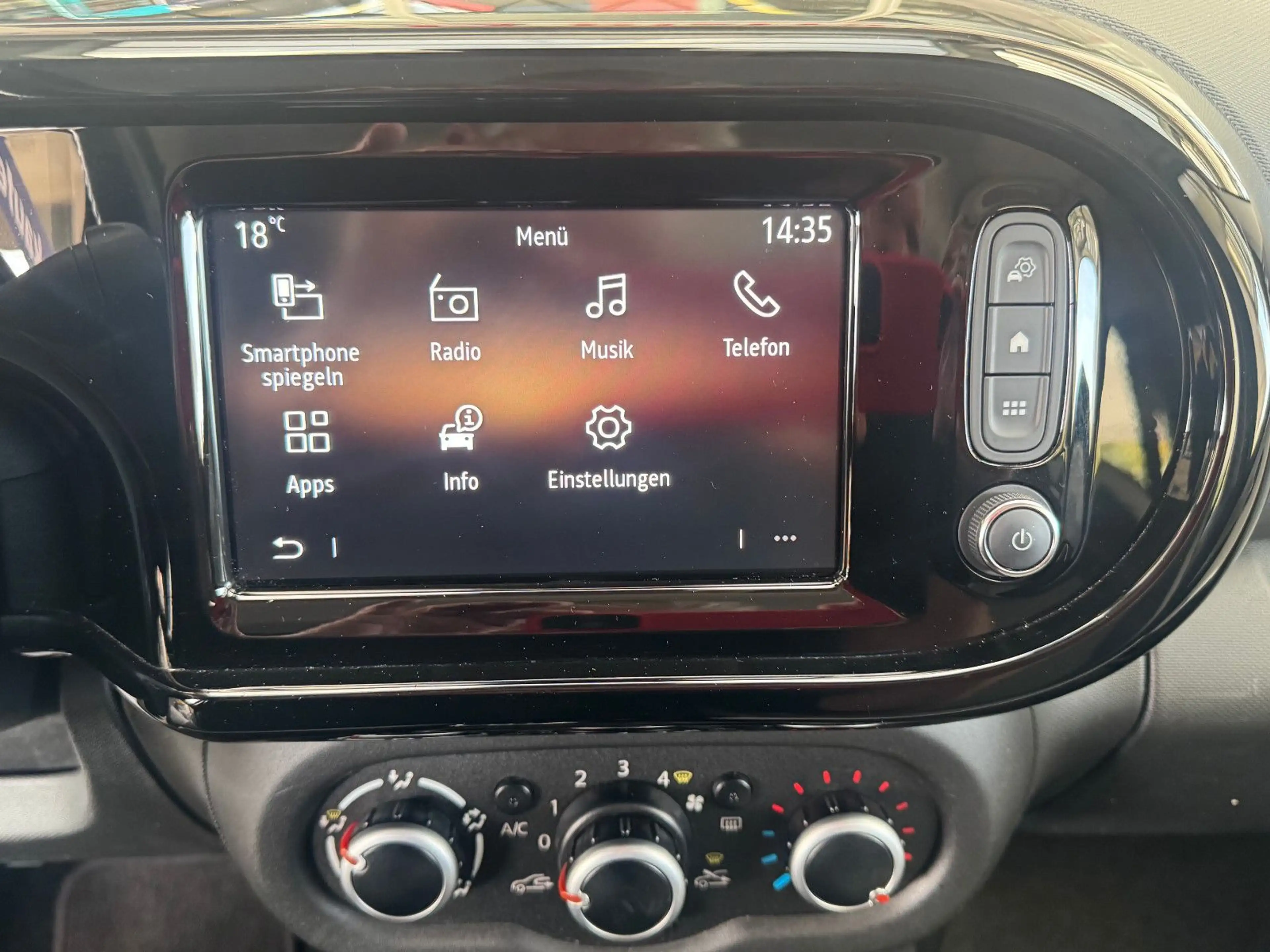 Renault Twingo 1,0 SCe Limited Klima Navivob.+ M+S Räder — photo 10