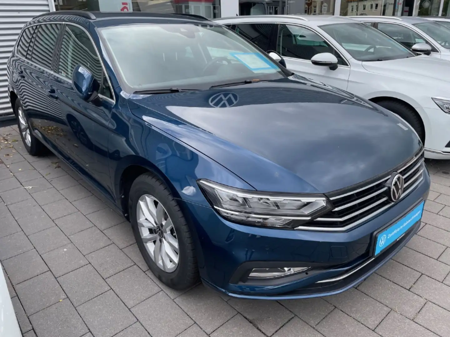 Volkswagen Passat Variant Business 1.5 TSI  NAVI AHK LED Kurvenlicht Scheinw Blau - 2