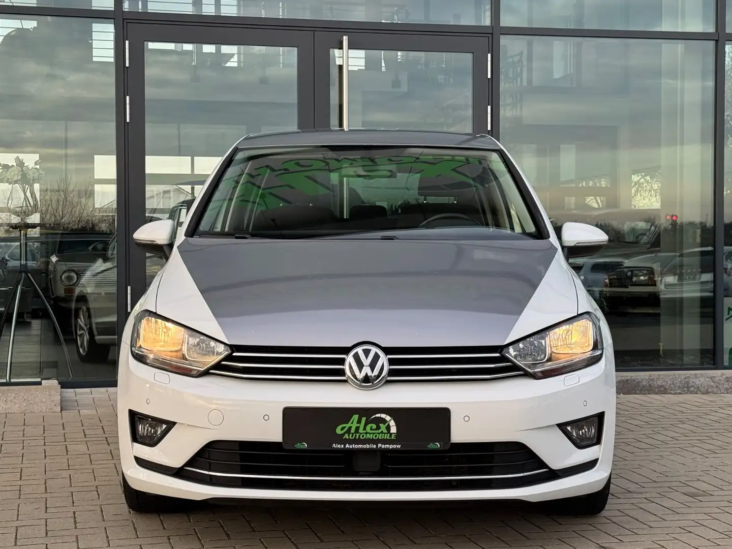 Volkswagen Golf Sportsvan VII Lounge BMT DSG Tempomat Navi Weiß - 2