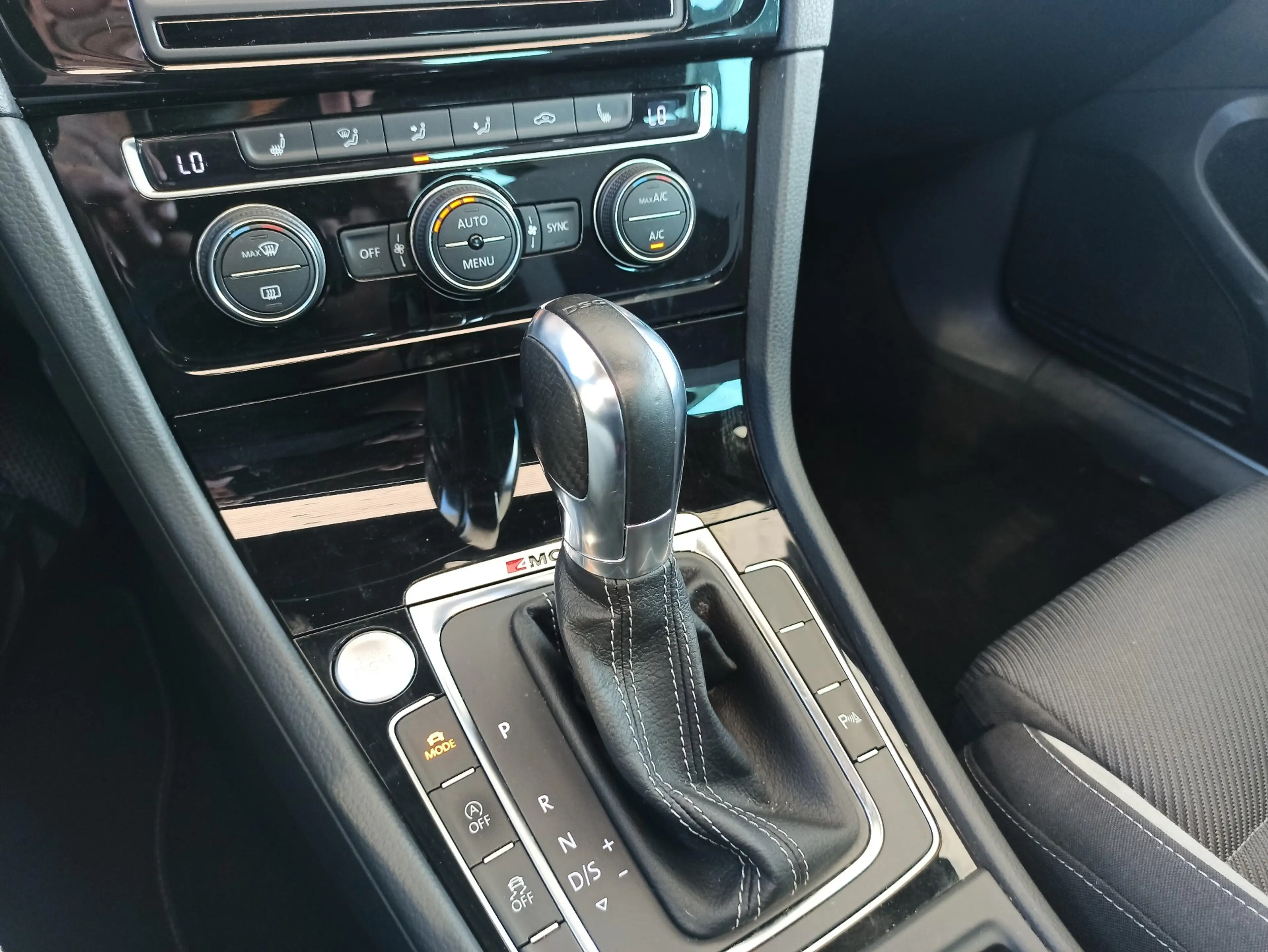 Volkswagen Golf R R BMT 4Motion Pano Dynaudio Kamera Navi APP Connec — photo 15