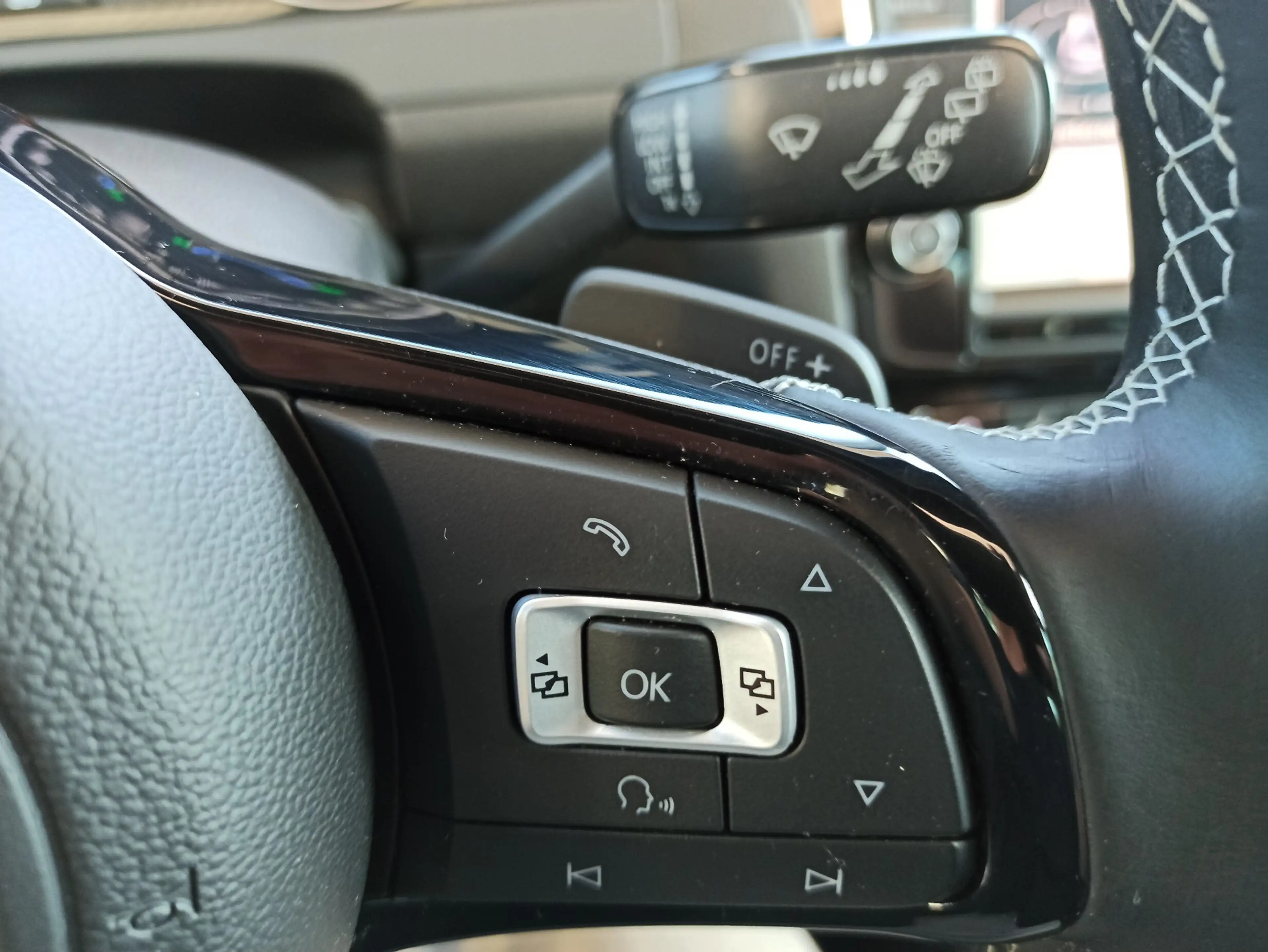 Volkswagen Golf R R BMT 4Motion Pano Dynaudio Kamera Navi APP Connec — photo 14