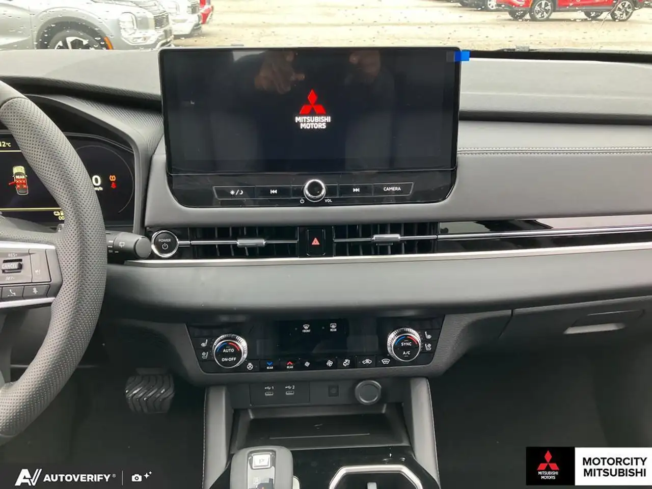 Mitsubishi Outlander fotografie Mitsubishi Outlander
