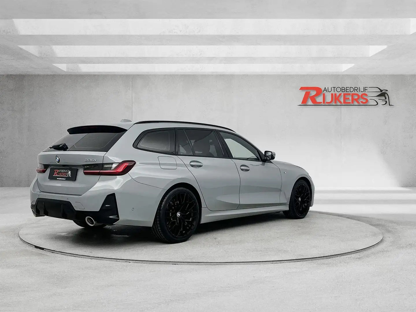 BMW 330 3-serie Touring 330i M-sport touring Aut Acc,Apple Gris - 2