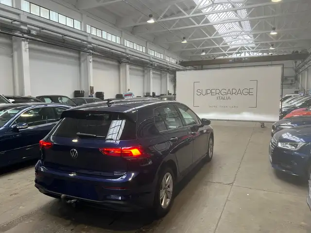 Volkswagen Golf view 4