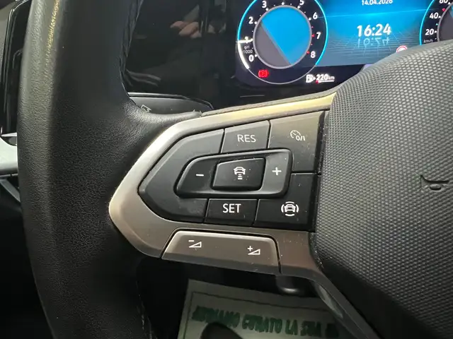 Volkswagen Golf view 17