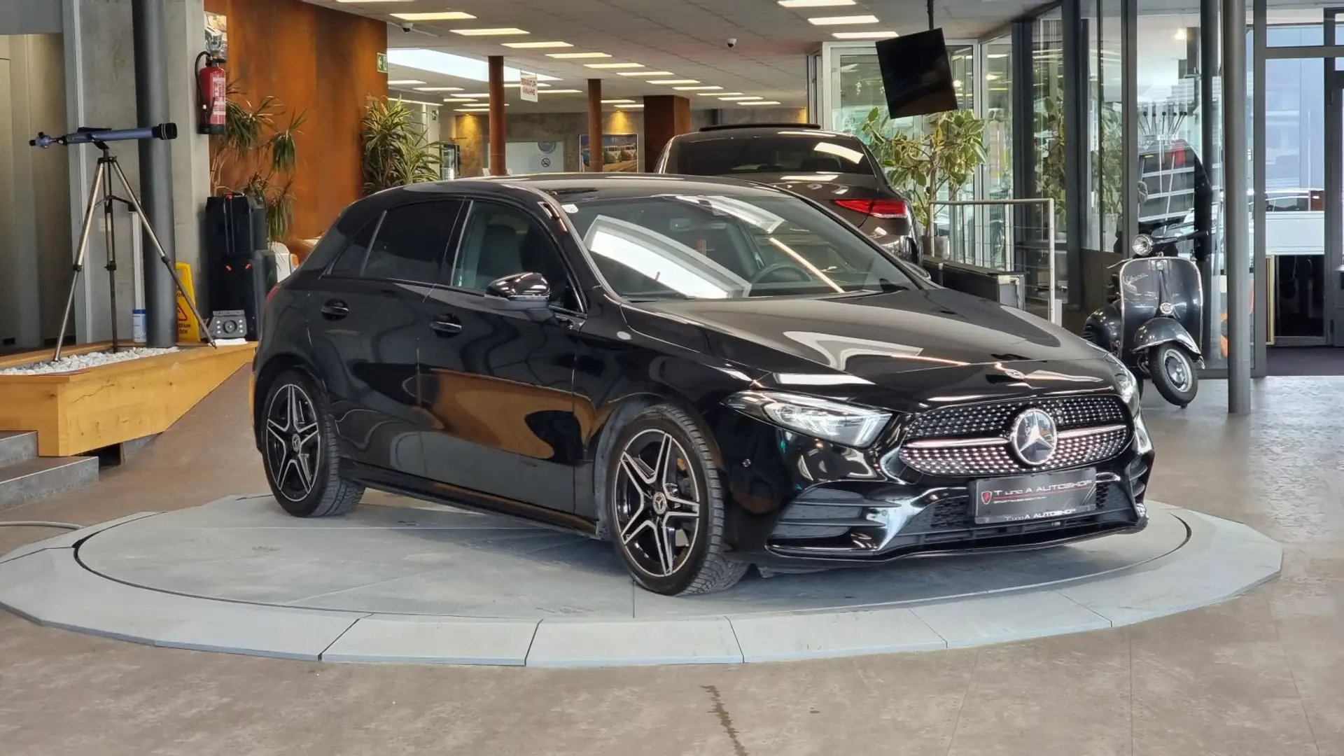 Mercedes-Benz A 180 d AMG-Paket Aut. *Navi*Kamera*Leder*LED* Noir - 2