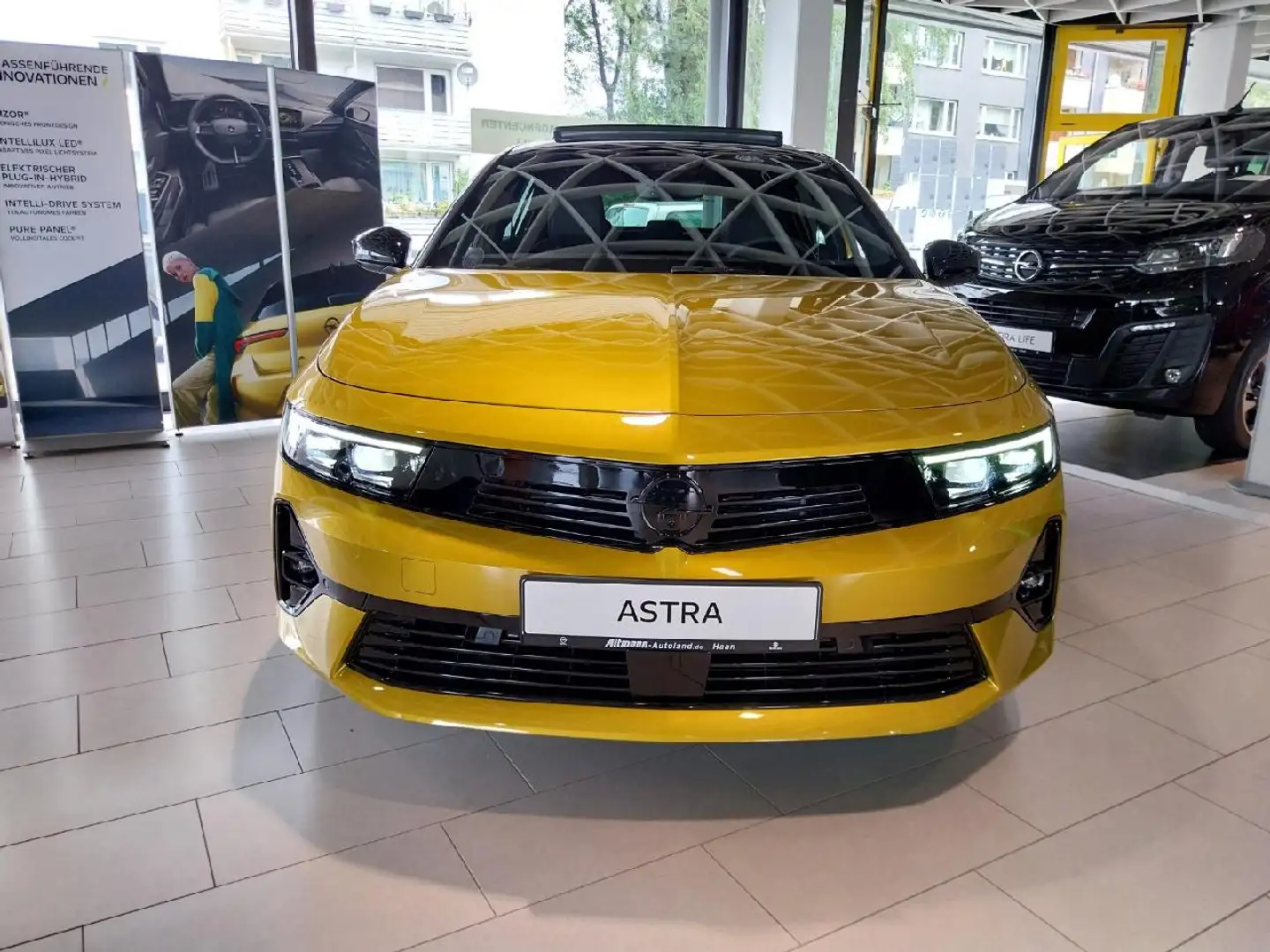 Opel Astra Ultimate Goud - 2