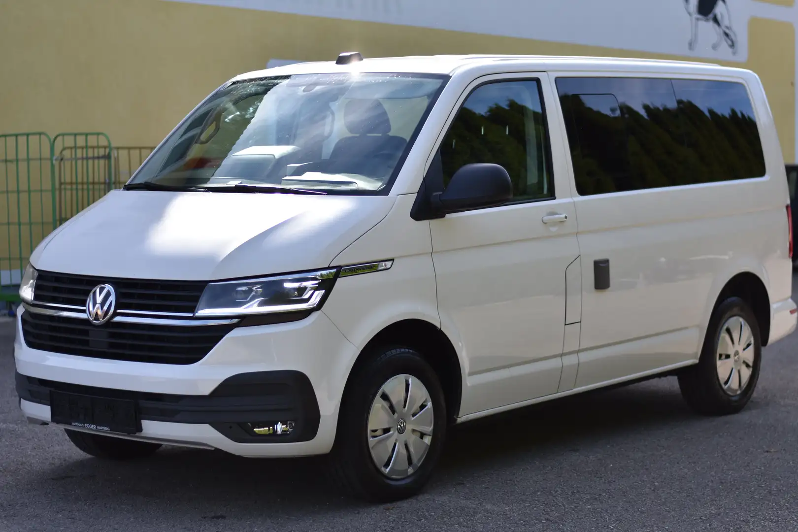 Volkswagen T6.1 Caravelle Caravelle T6.1 DSG Kurz Trendline Weiß - 1