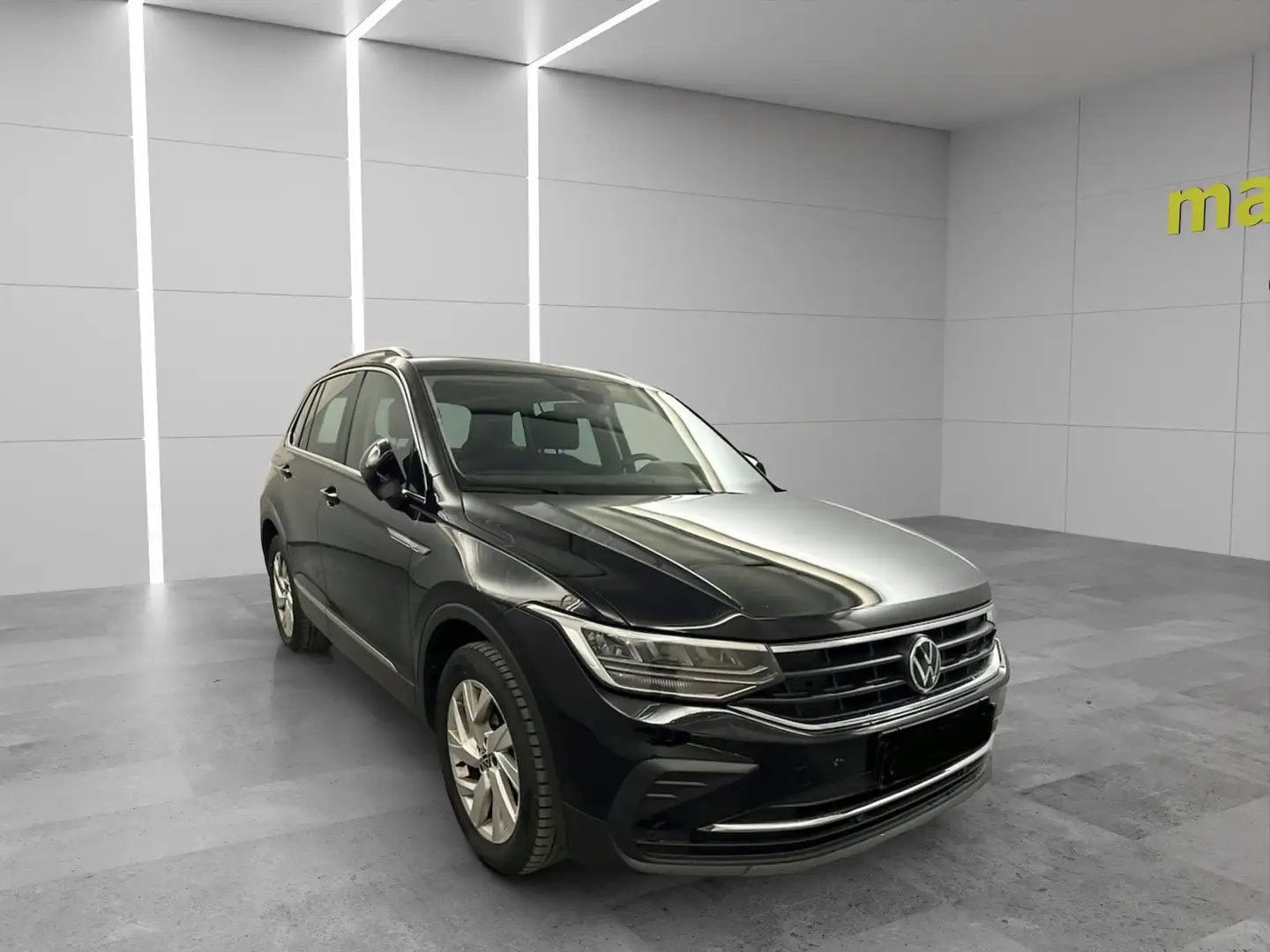 Volkswagen Tiguan 2,0 TDI Life DSG **ERSTBESITZ*ACC*AHK*LED** Schwarz - 2