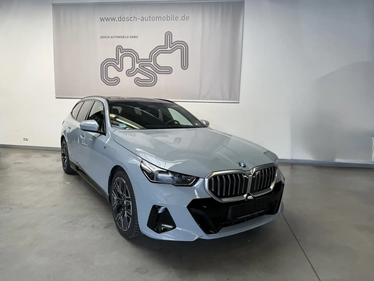 BMW 540 540d xDr. M Sport/Innov./ICONIC/AHK/PANO/Harm.Kard Grau - 1
