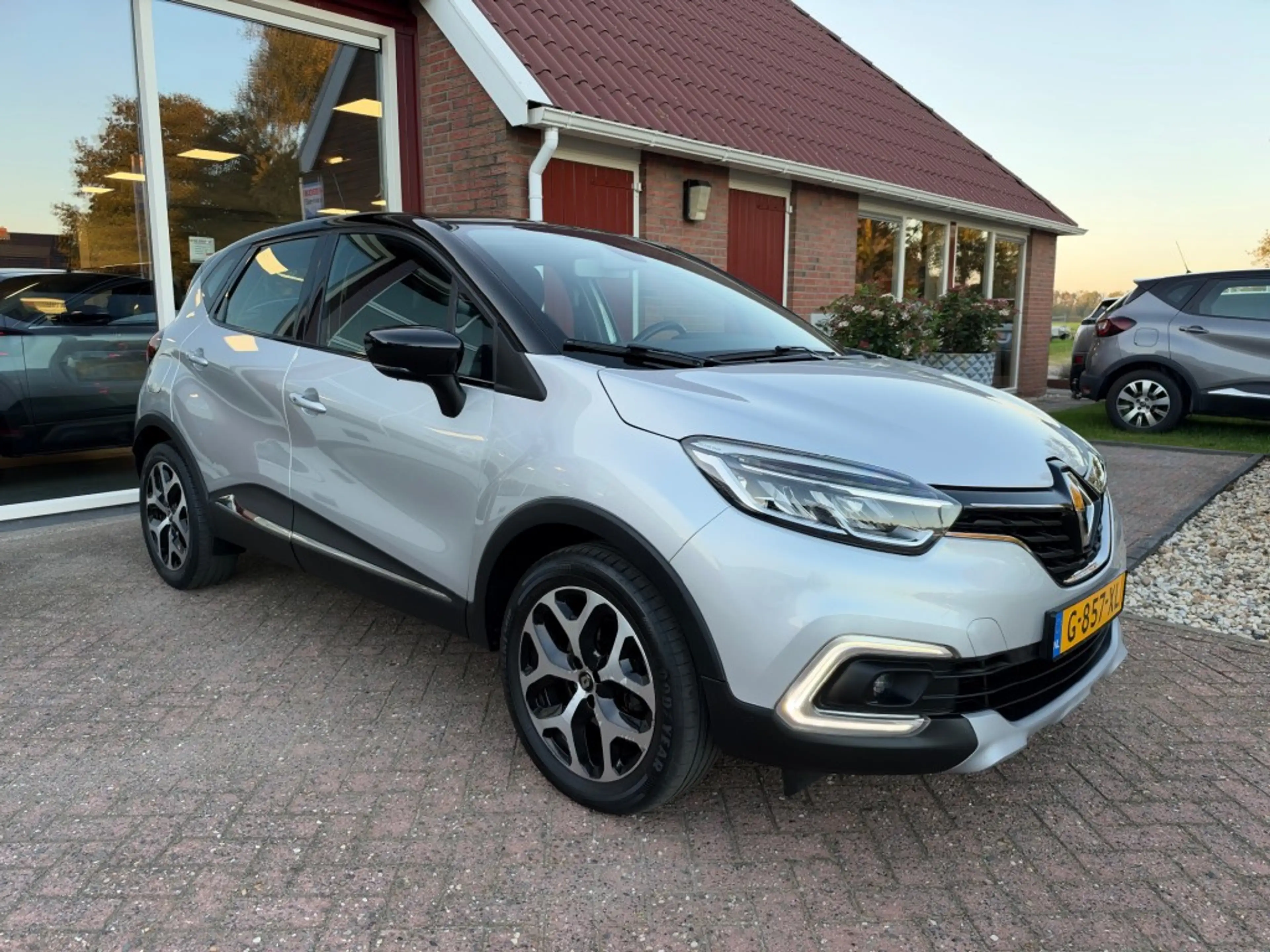 Renault Captur 1.3 TCE INTENS 150PK Automaat/Trekhaak/Cruise Cont