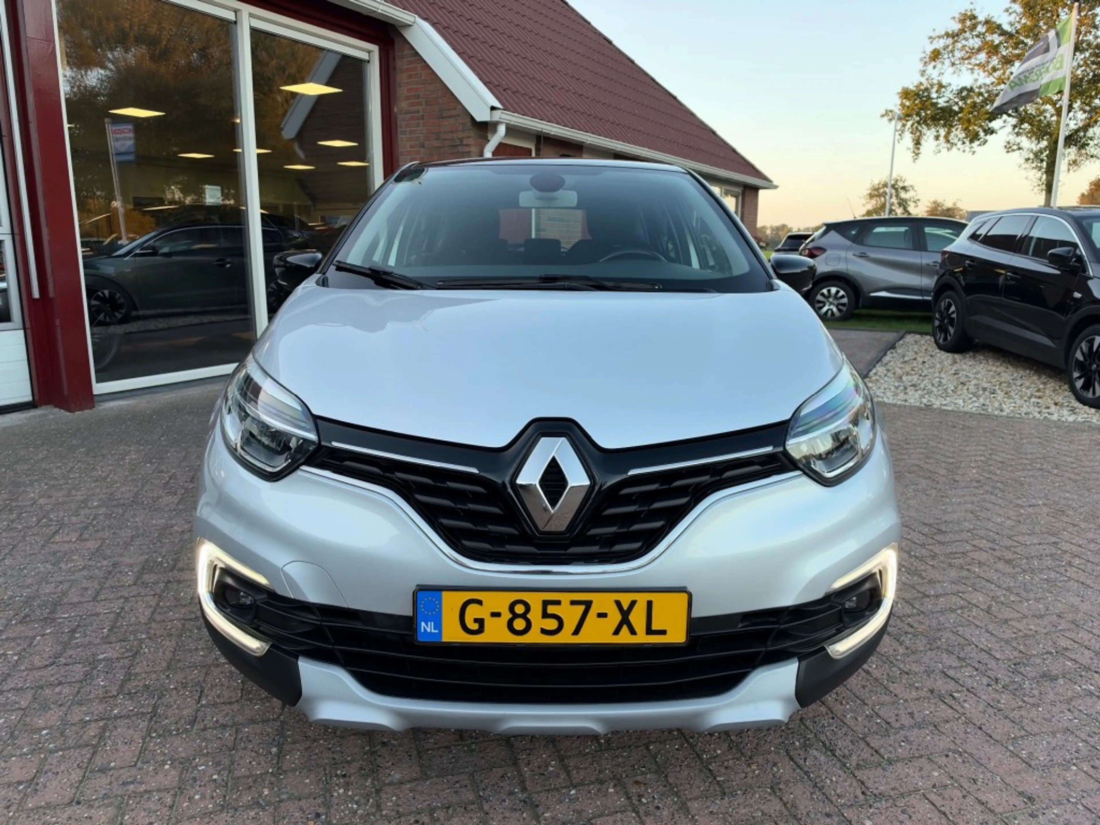 Renault Captur 1.3 TCE INTENS 150PK Automaat/Trekhaak/Cruise Cont — photo 19