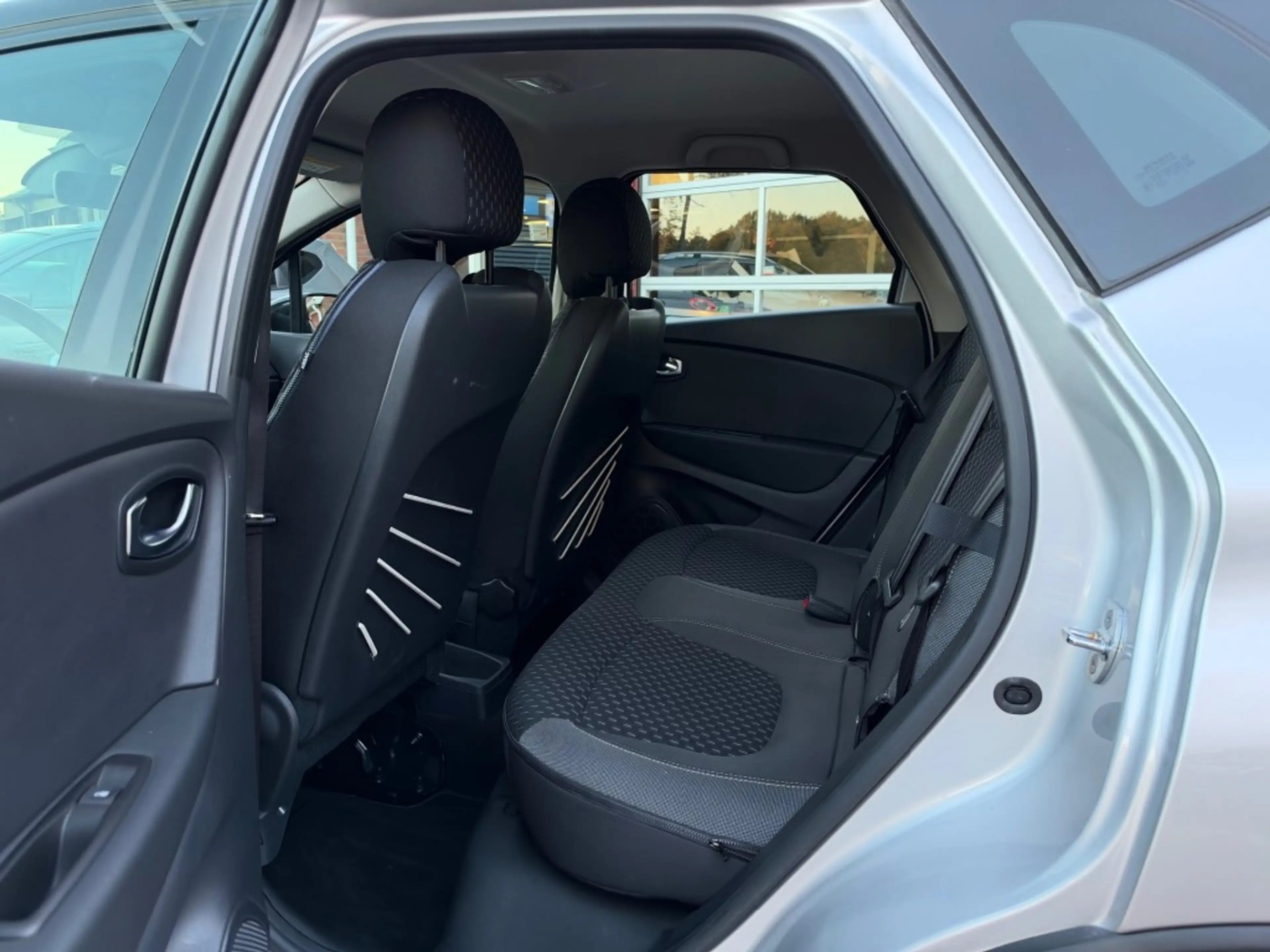Renault Captur 1.3 TCE INTENS 150PK Automaat/Trekhaak/Cruise Cont — photo 7