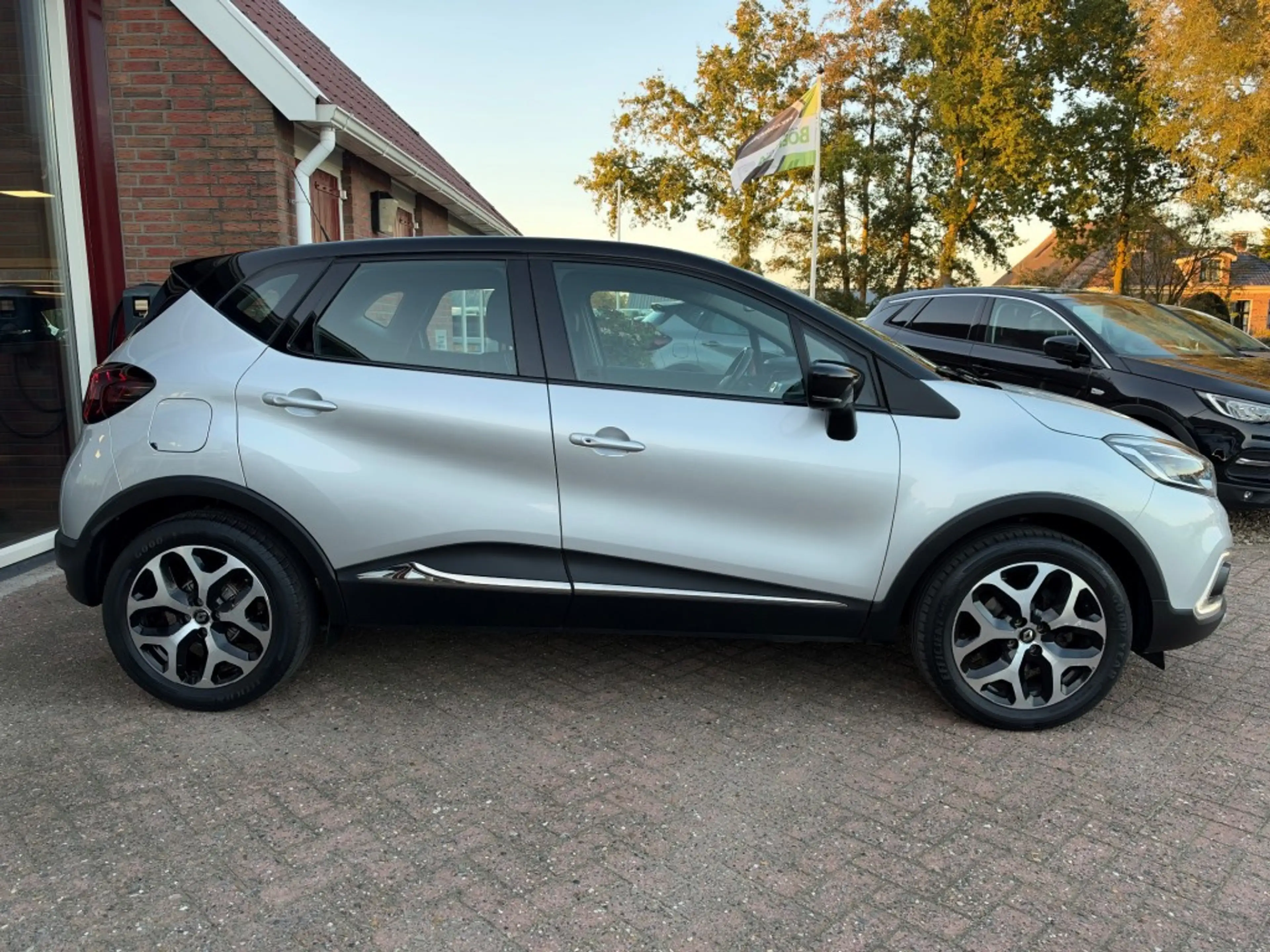 Renault Captur 1.3 TCE INTENS 150PK Automaat/Trekhaak/Cruise Cont — photo 5