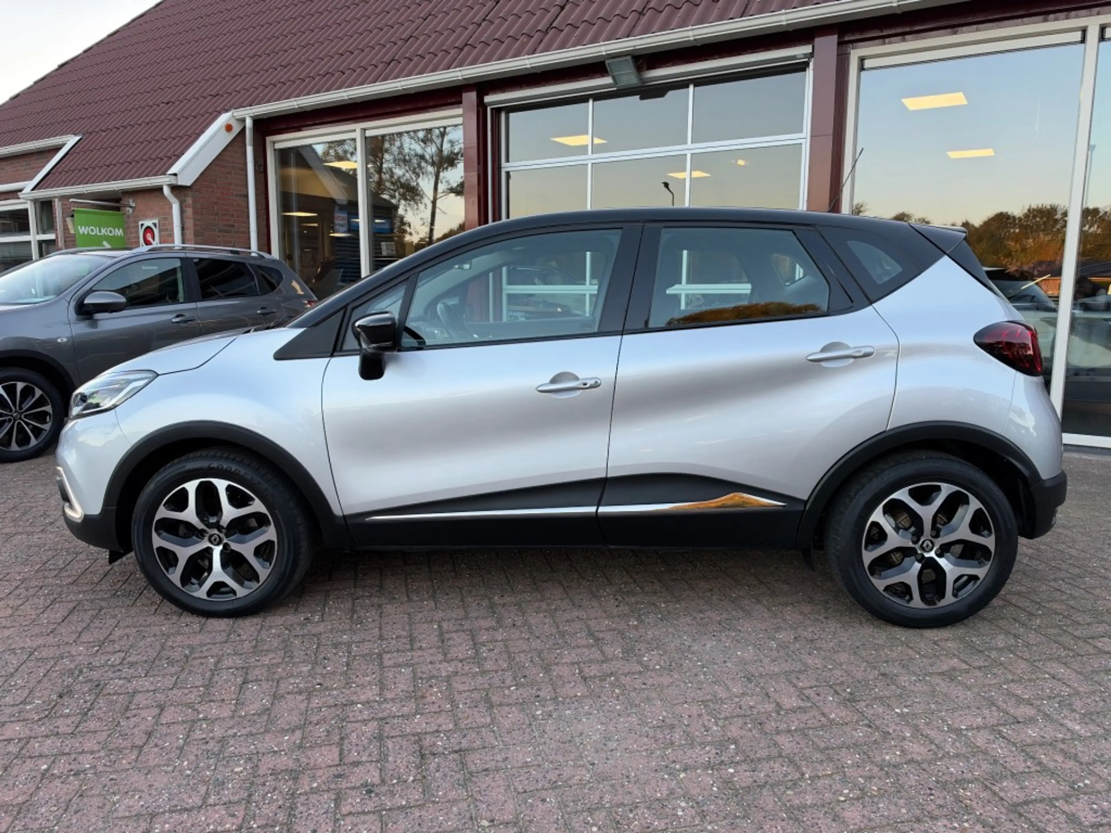 Renault Captur 1.3 TCE INTENS 150PK Automaat/Trekhaak/Cruise Cont — photo 8