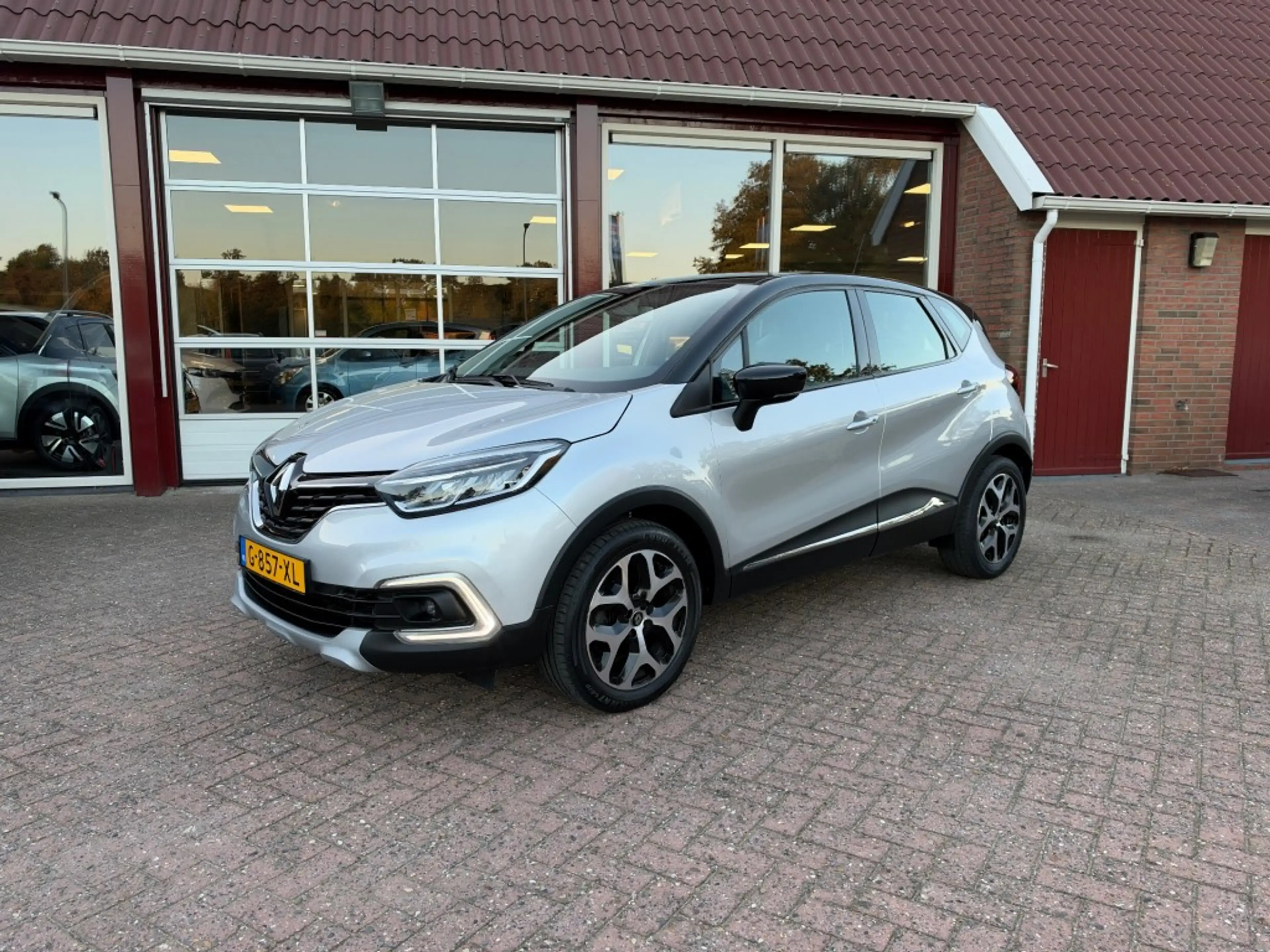 Renault Captur 1.3 TCE INTENS 150PK Automaat/Trekhaak/Cruise Cont — photo 2