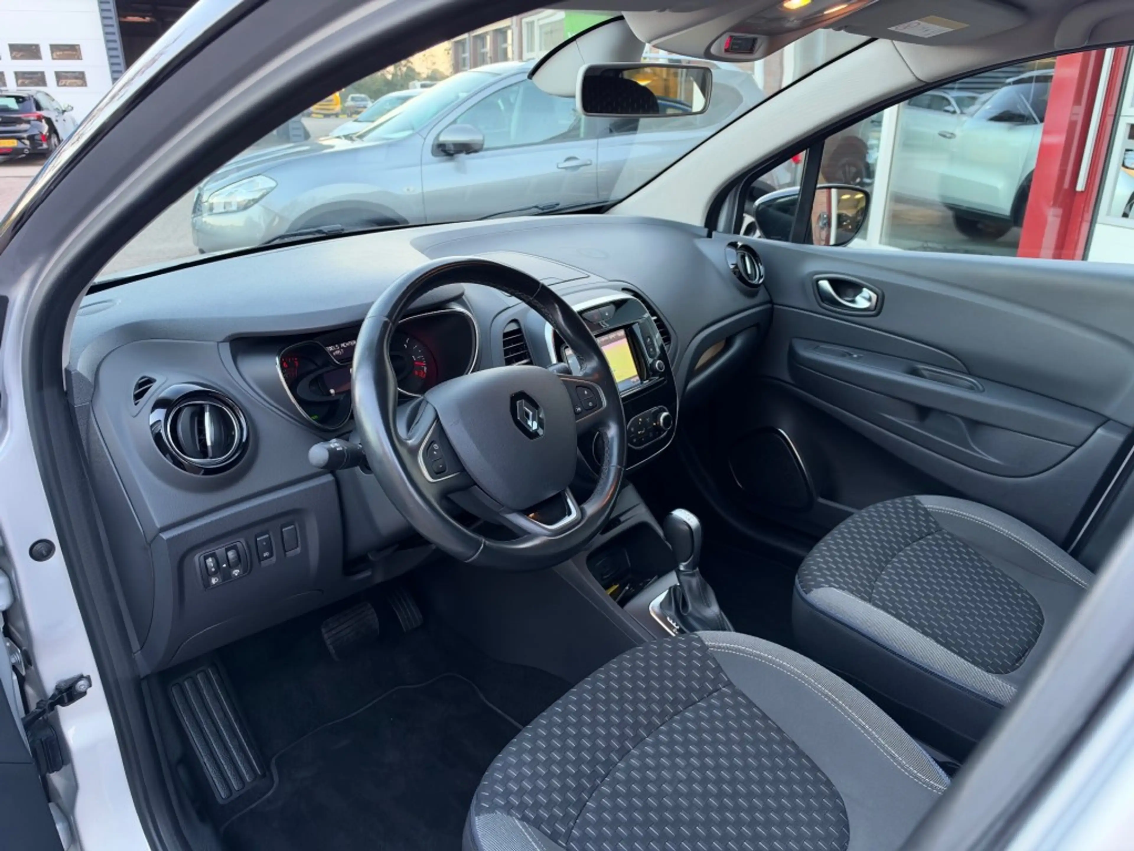 Renault Captur 1.3 TCE INTENS 150PK Automaat/Trekhaak/Cruise Cont — photo 24