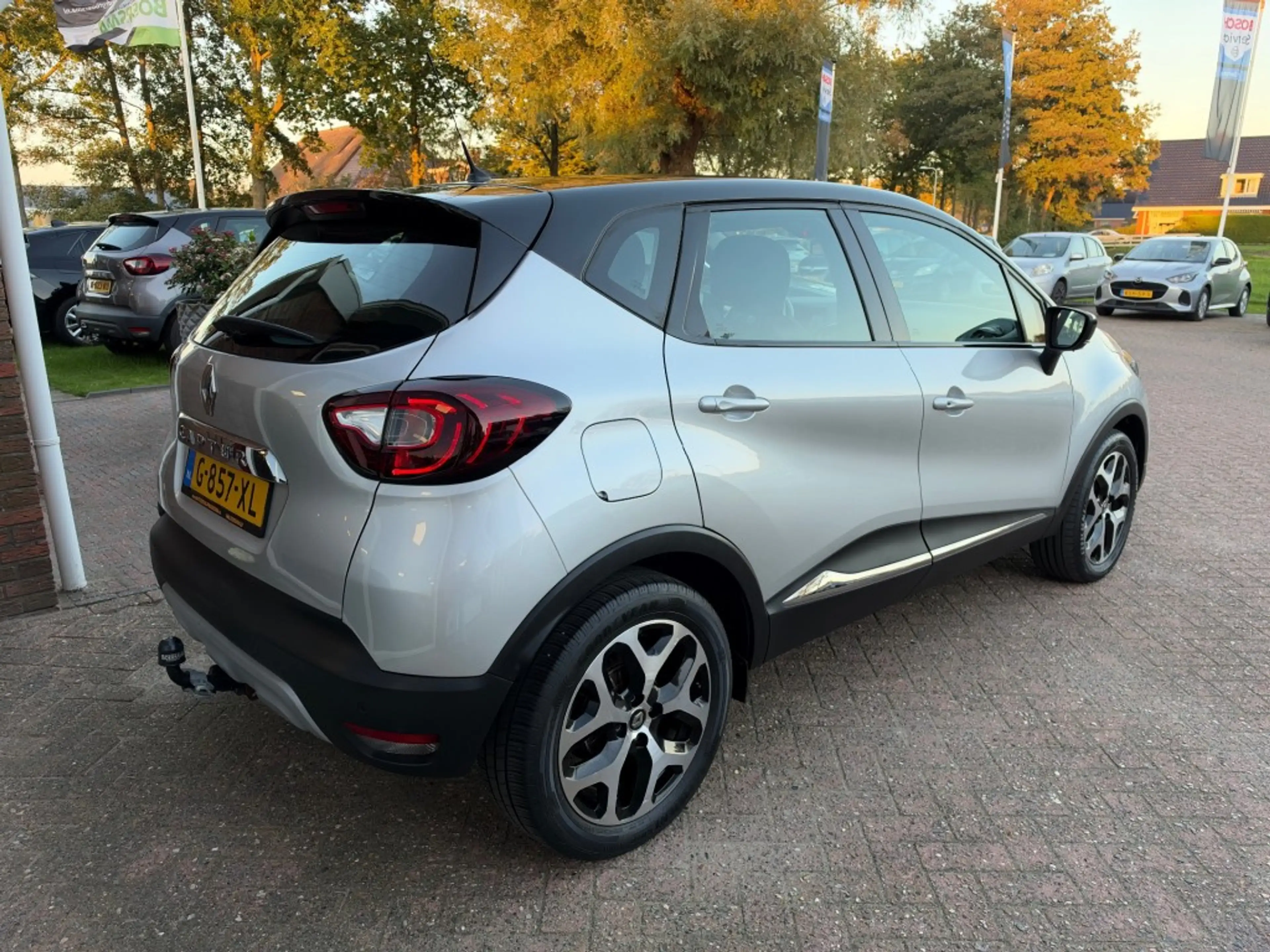 Renault Captur 1.3 TCE INTENS 150PK Automaat/Trekhaak/Cruise Cont — photo 4