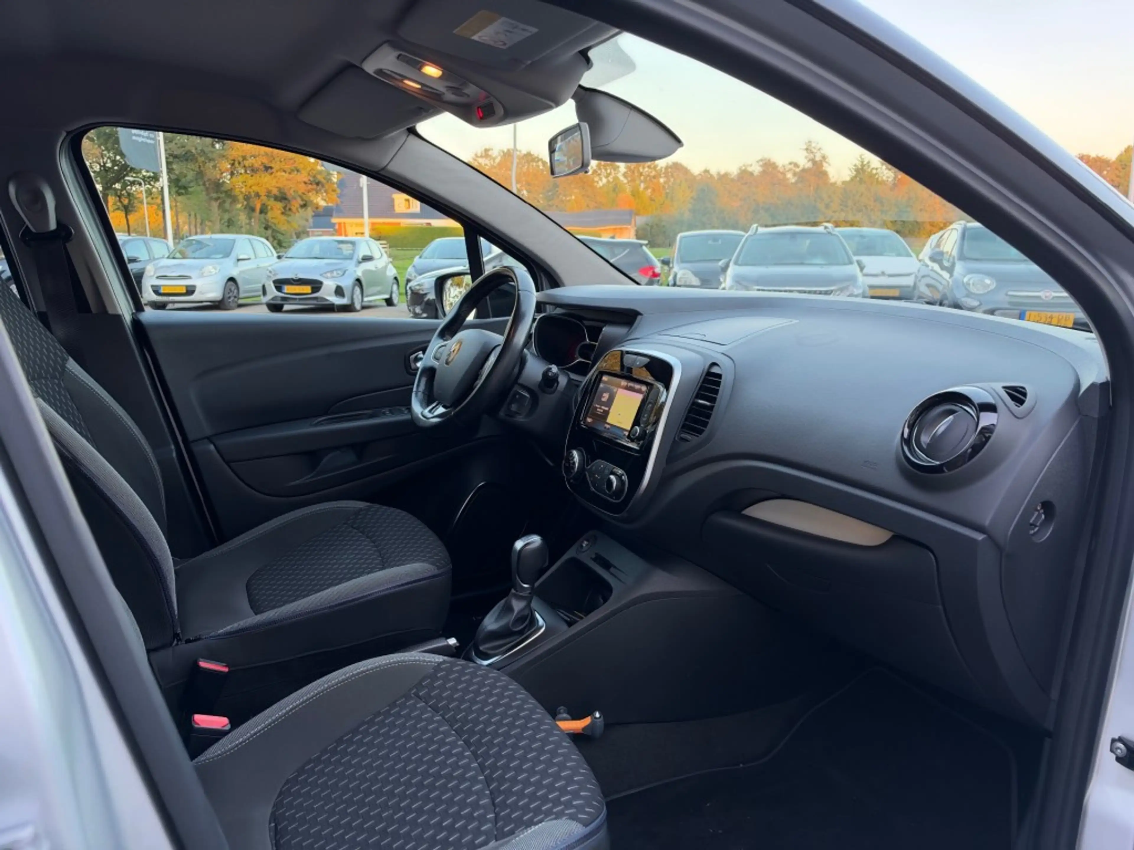 Renault Captur 1.3 TCE INTENS 150PK Automaat/Trekhaak/Cruise Cont — photo 14