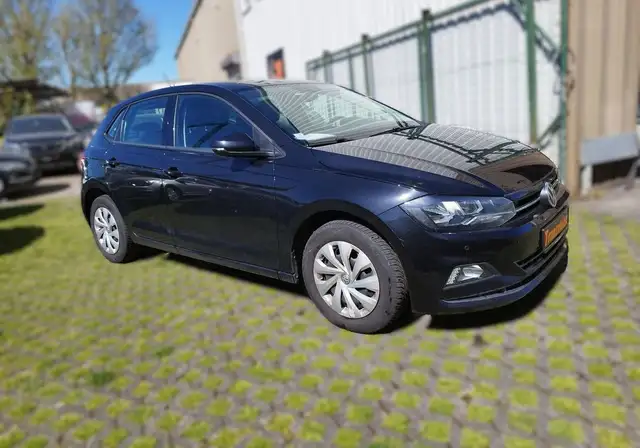 Volkswagen Polo view 2