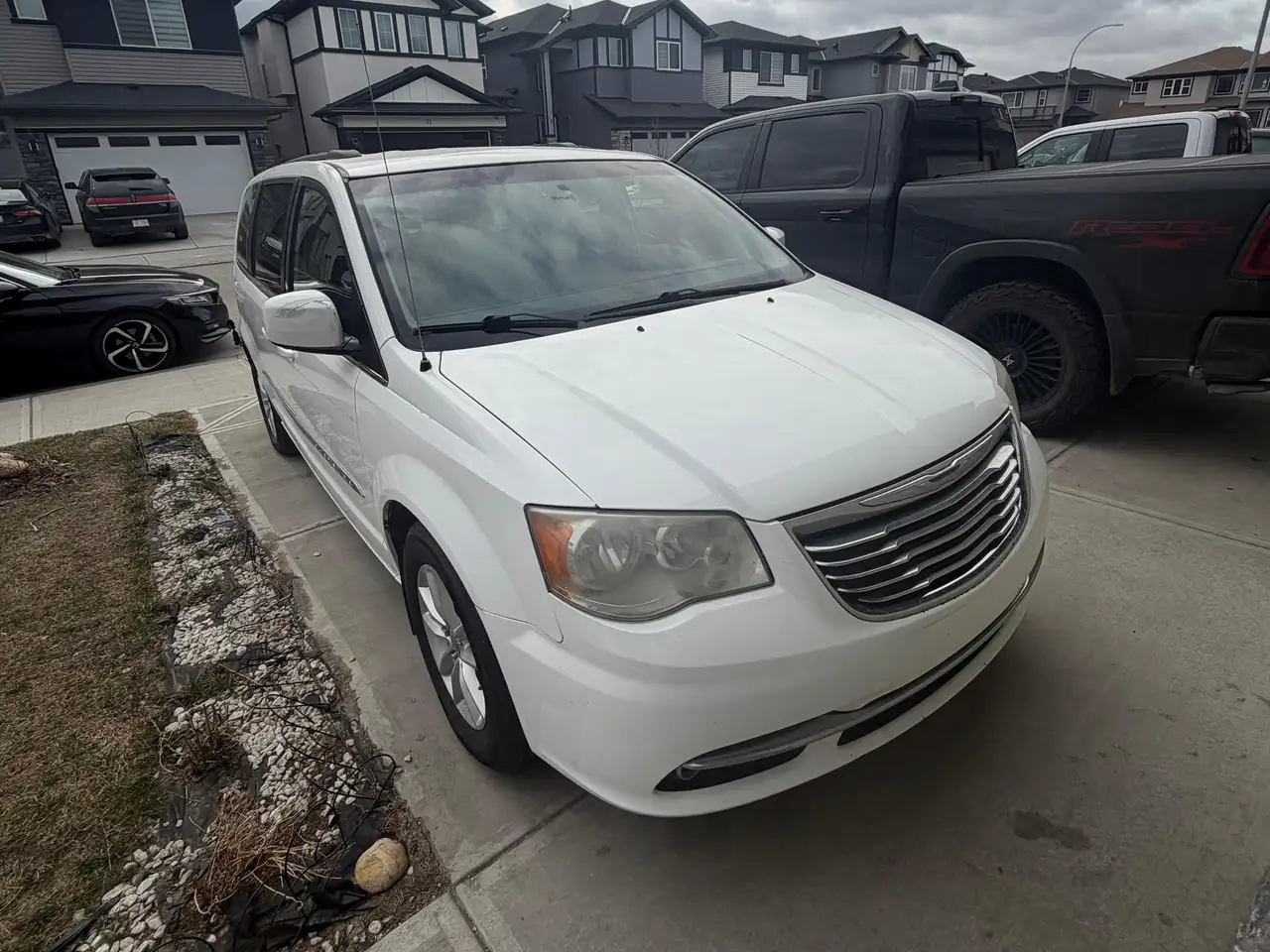 Chrysler Town & Country снимка Chrysler Town & Country