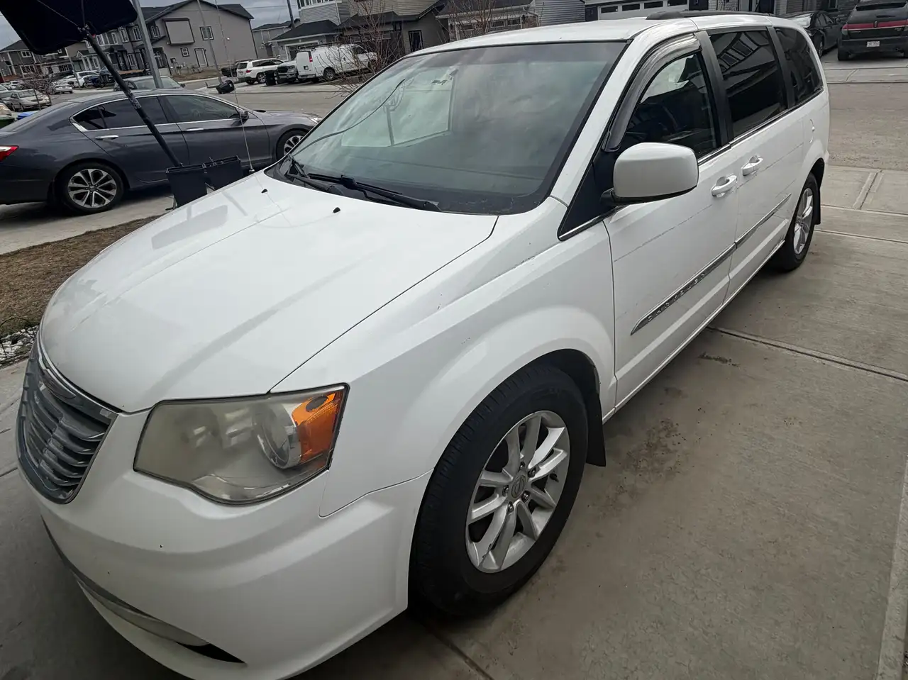 Chrysler Town & Country снимка Chrysler Town & Country