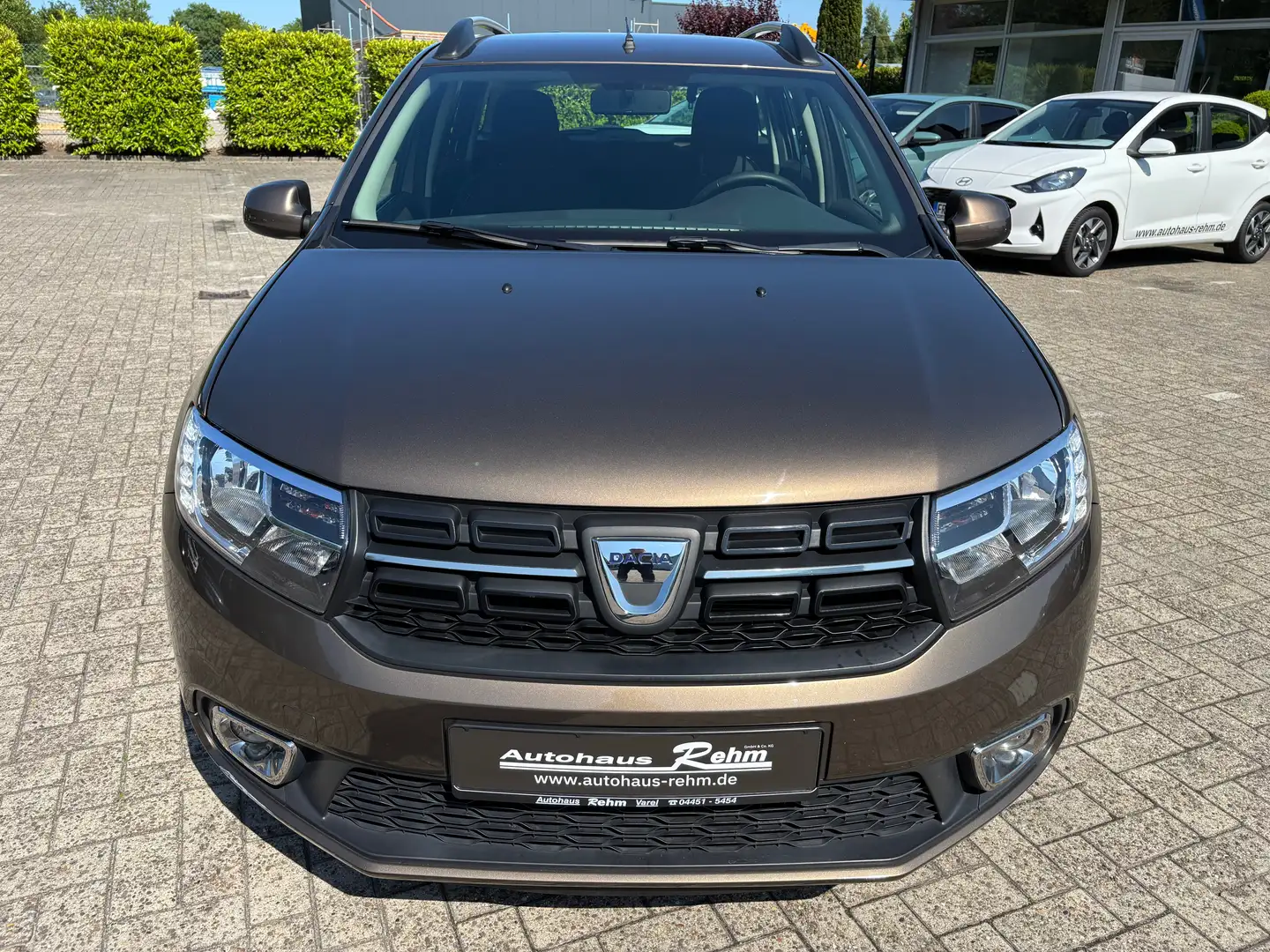 Dacia Logan 1.2 Laureate | Allwetter | PDC | AHK Braun - 2