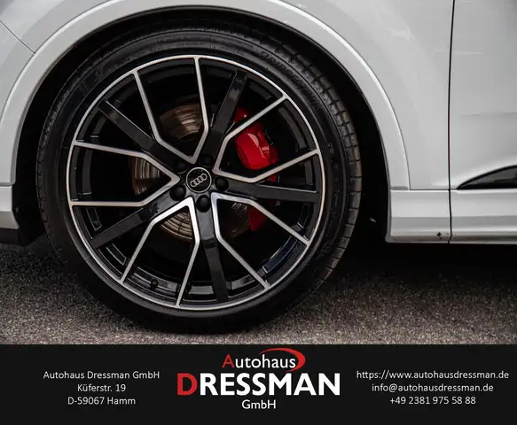 Audi Q7 view 8