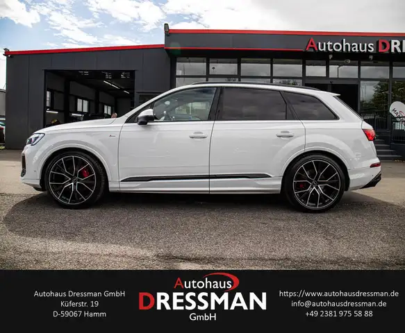 Audi Q7 view 7