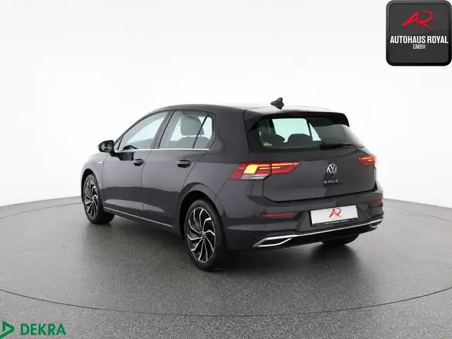 Volkswagen Golf view 3