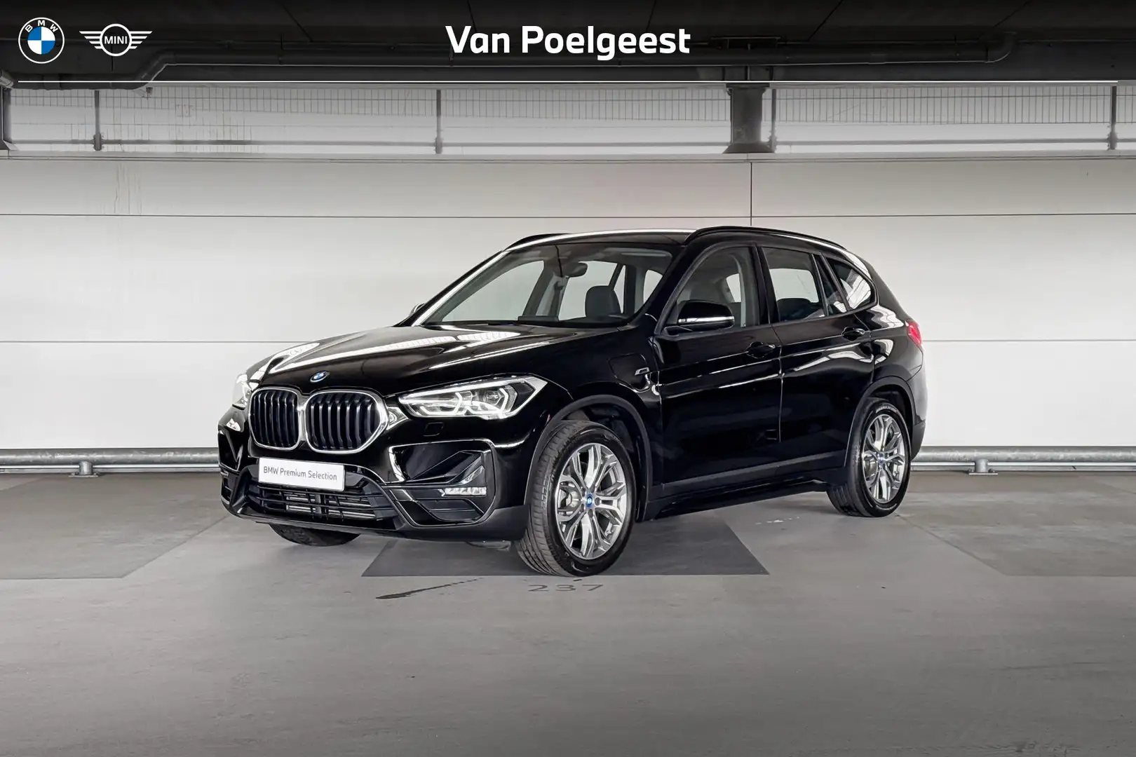 BMW X1 xDrive25e Zwart - 1