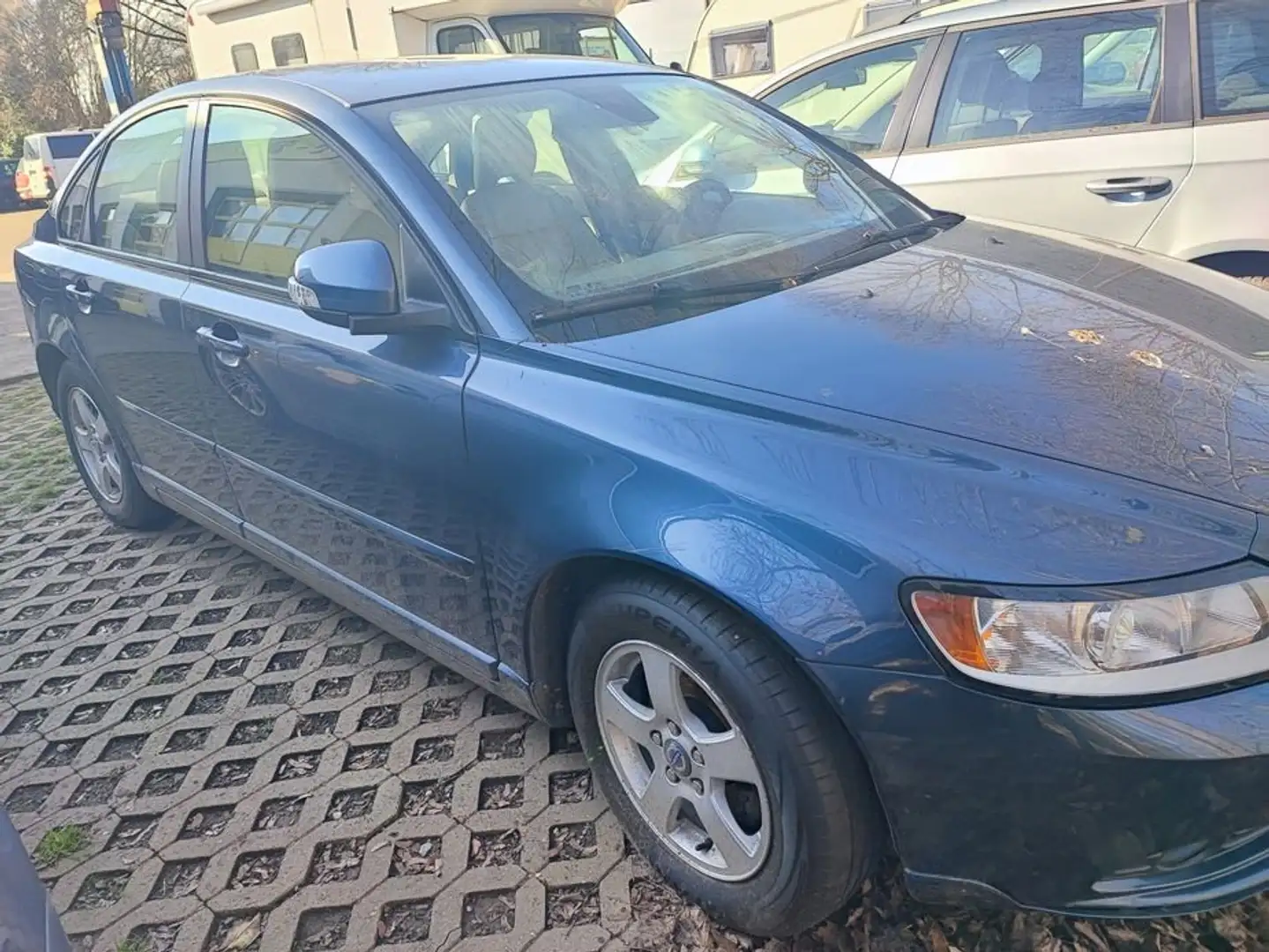 Volvo S40 1.6 D Drive Momentum Modrá - 1