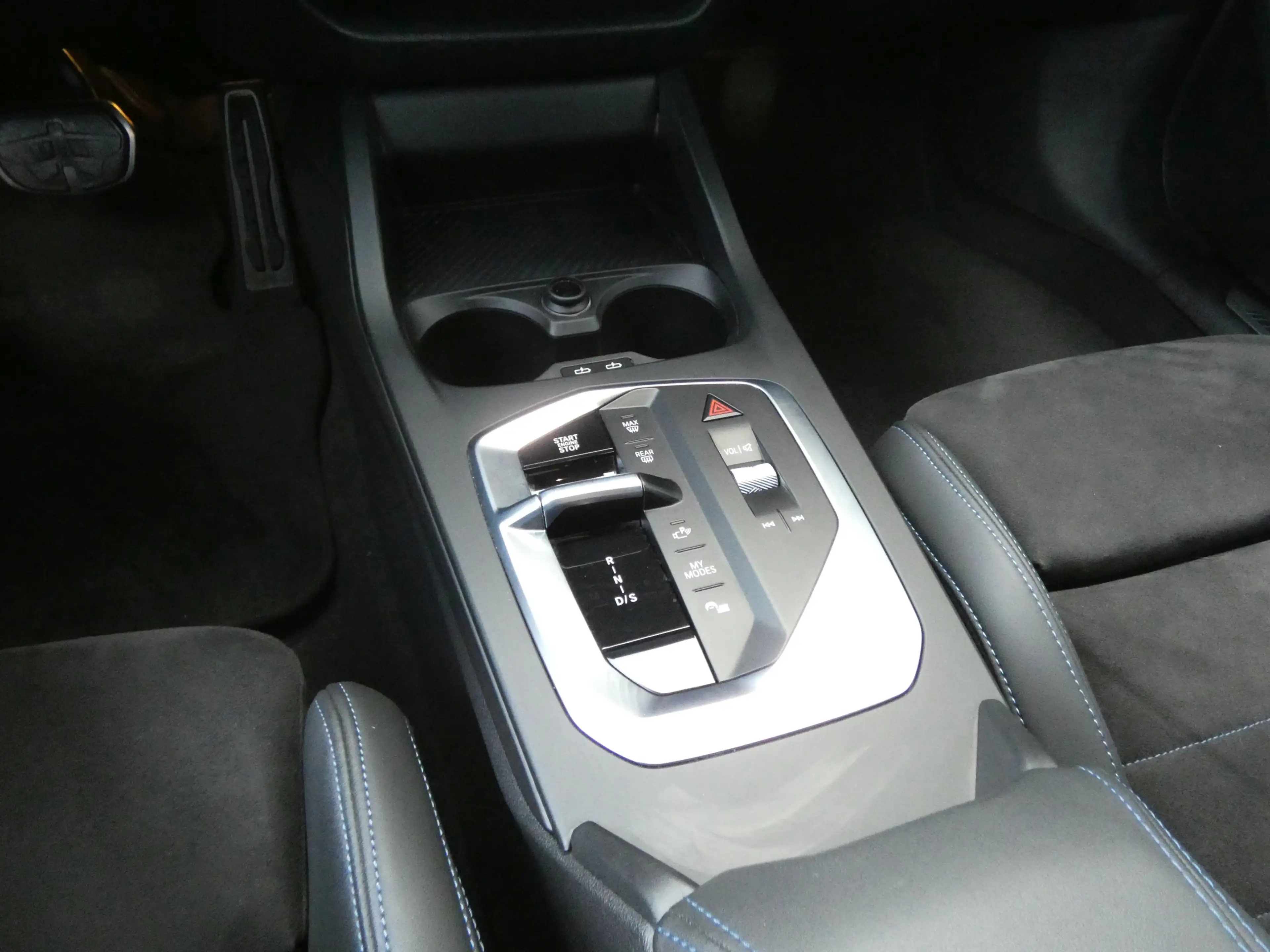BMW 120 i M Sport PRO HUP°19-360°-Massage°bel.Niere — photo 12