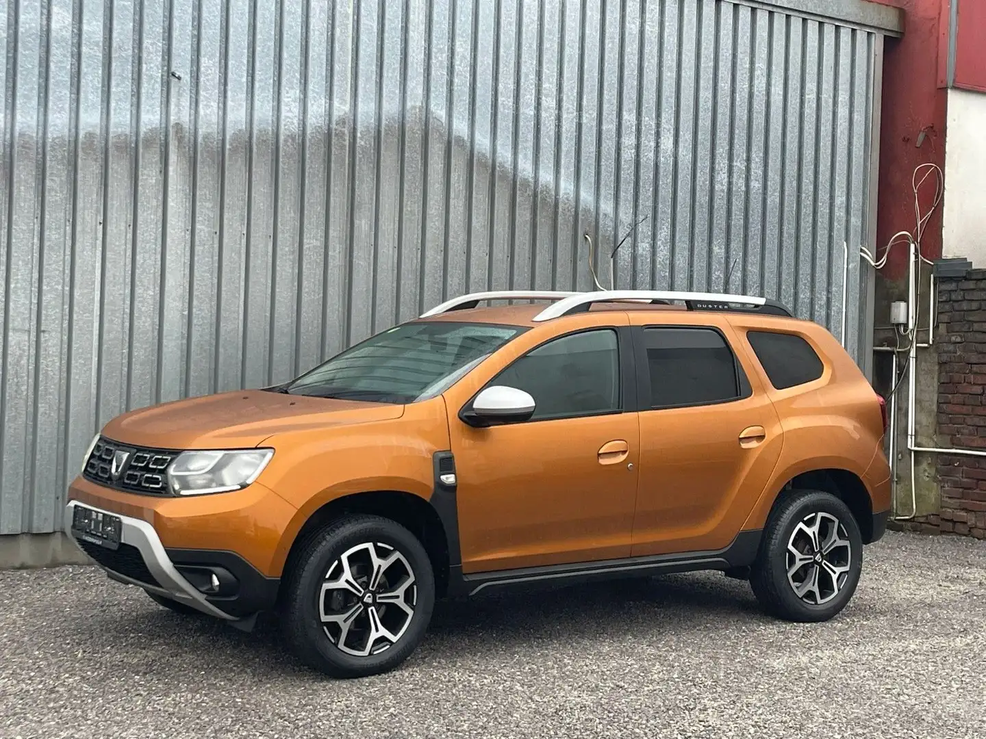 Dacia Duster II Anniversary°NAVI°KAMERA°KLIMAAUTOMATIK Orange - 2
