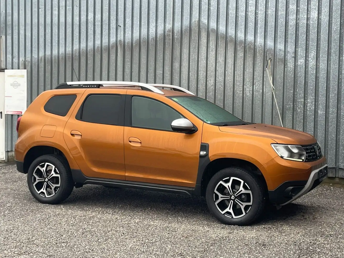 Dacia Duster II Anniversary°NAVI°KAMERA°KLIMAAUTOMATIK Orange - 1