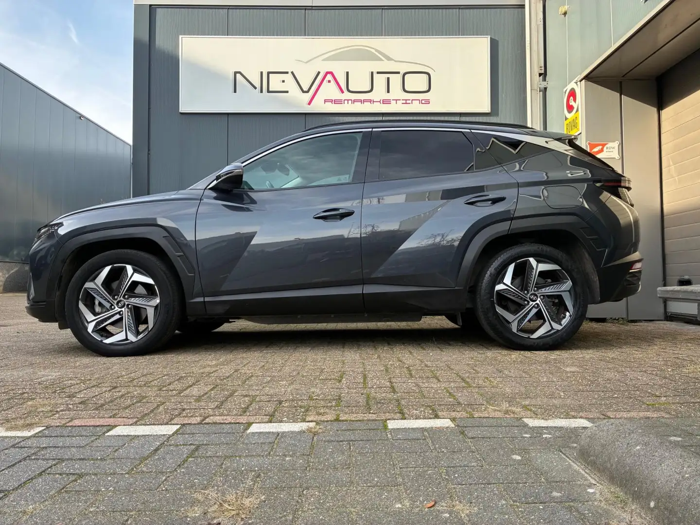 Hyundai TUCSON 1.6 T-GDI PHEV Comfort 4WD 265PK AFNEEMBAAR TREKHA Gris - 2