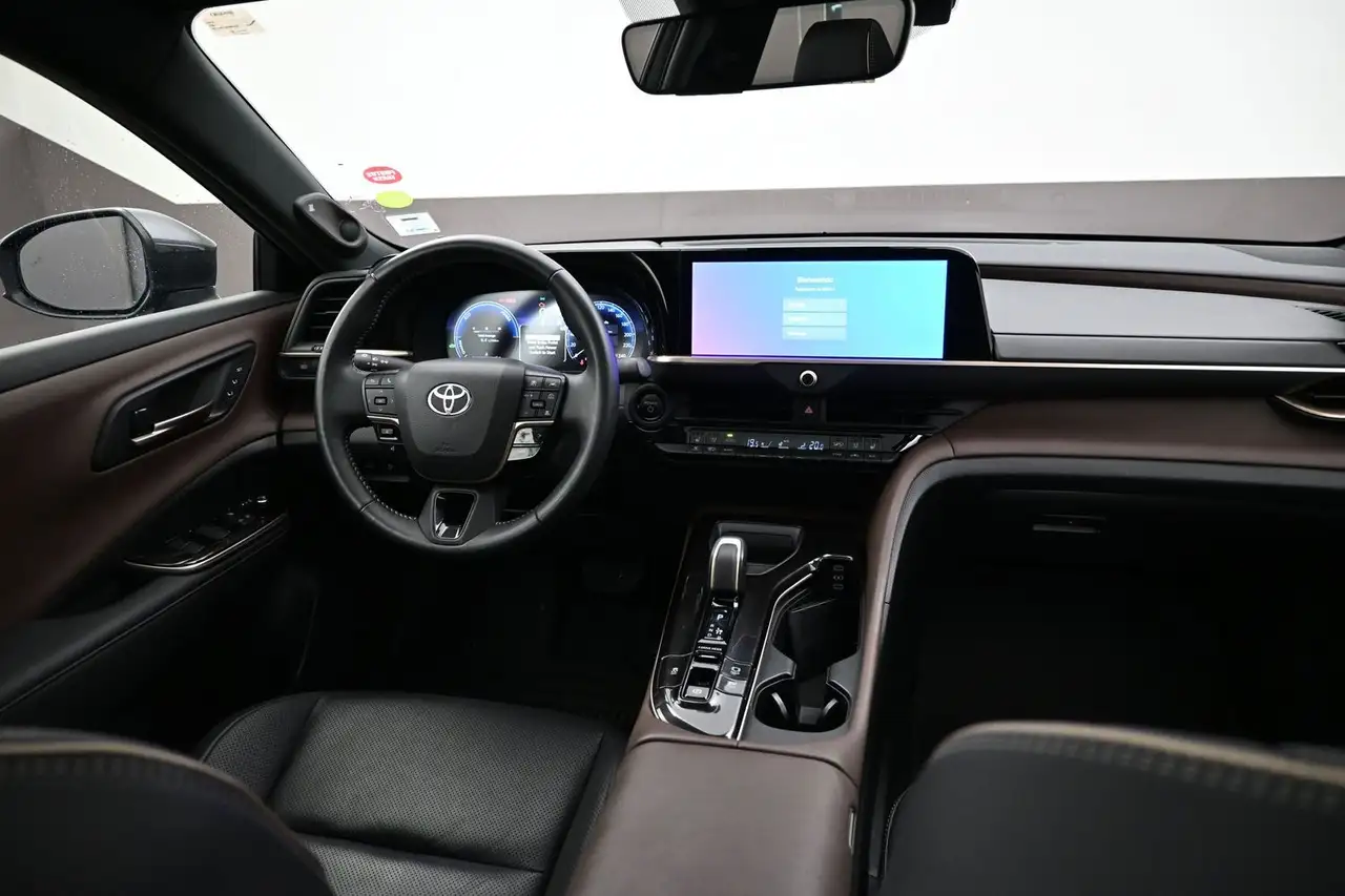 Toyota Crown снимка Toyota Crown