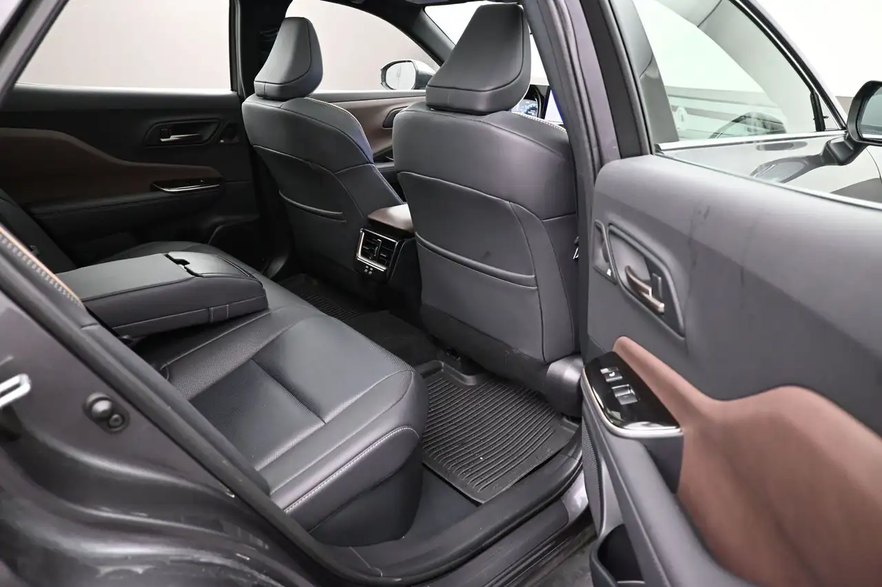Toyota Crown снимка Toyota Crown