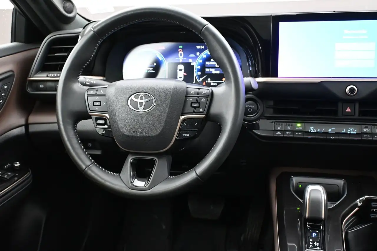Toyota Crown снимка Toyota Crown