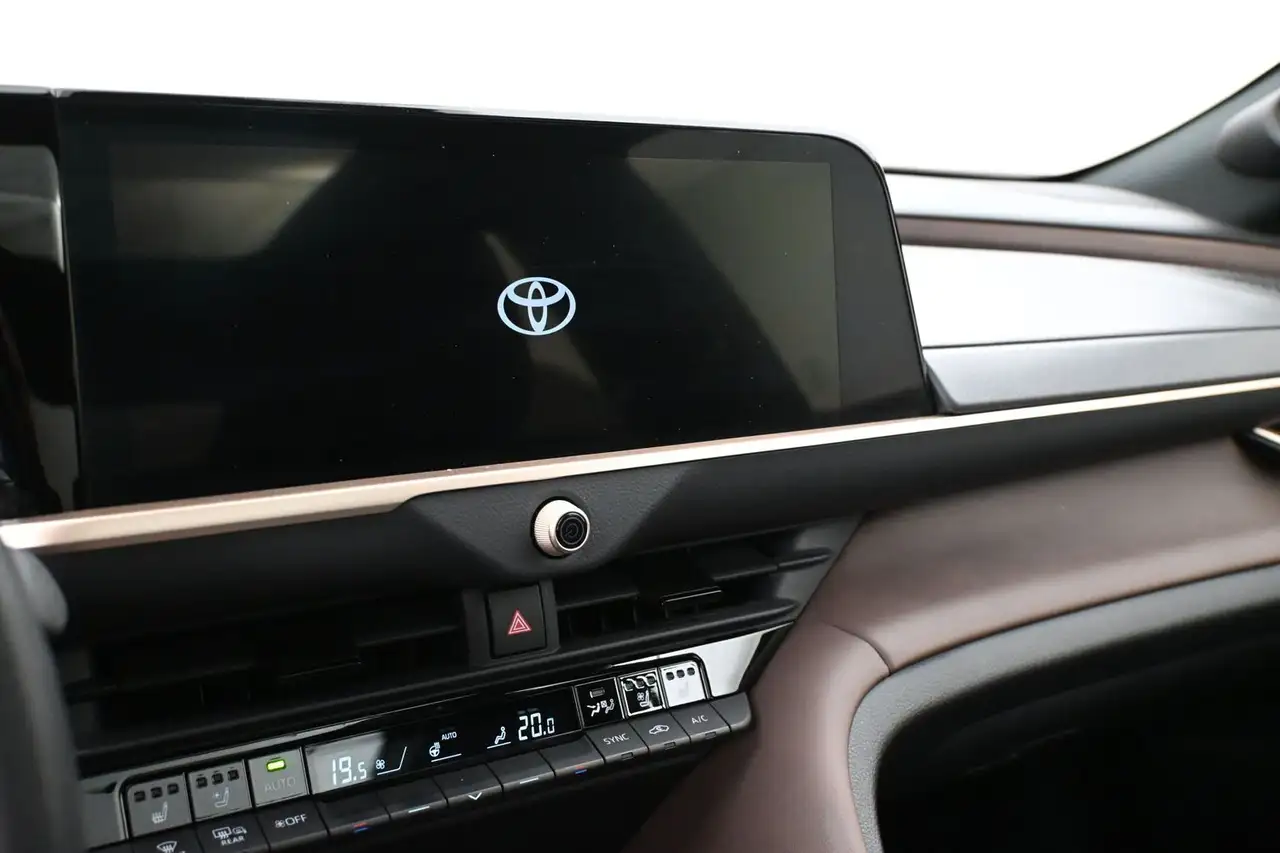 Toyota Crown снимка Toyota Crown