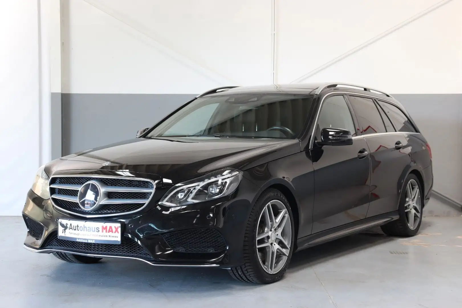Mercedes-Benz E 350 AMG-Line BlueTec~Pano~Kam~AHK~DTR+~SZH~NAV Schwarz - 1