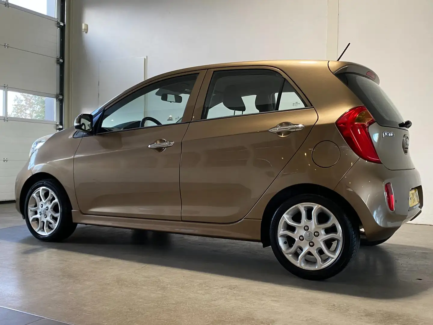 Kia Picanto 1.0 CVVT Exclusive Bruin - 2